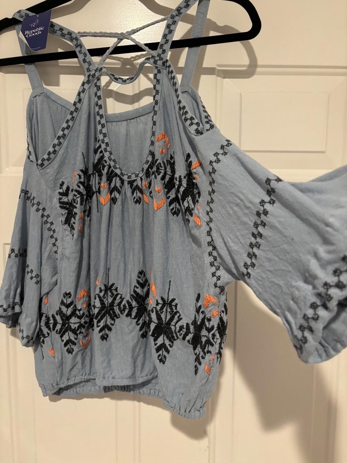 Free People Women's sz M blue and embroidered Free People shirt #662 Size M / US 6-8 / IT 42-44 - 4 Thumbnail
