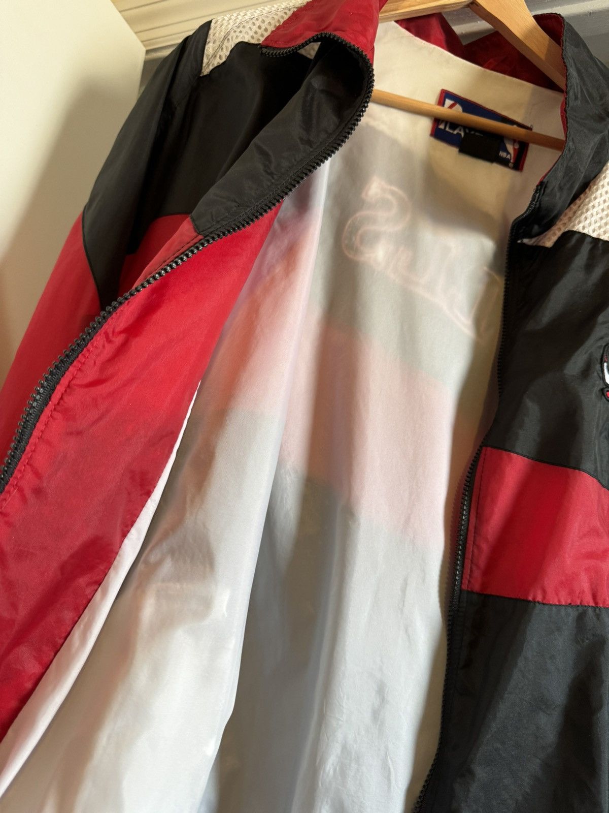 NBA × Pro Player Chicago Bulls Pro Player light jacket size XXL Size US XXL / EU 58 / 5 - 7 Thumbnail