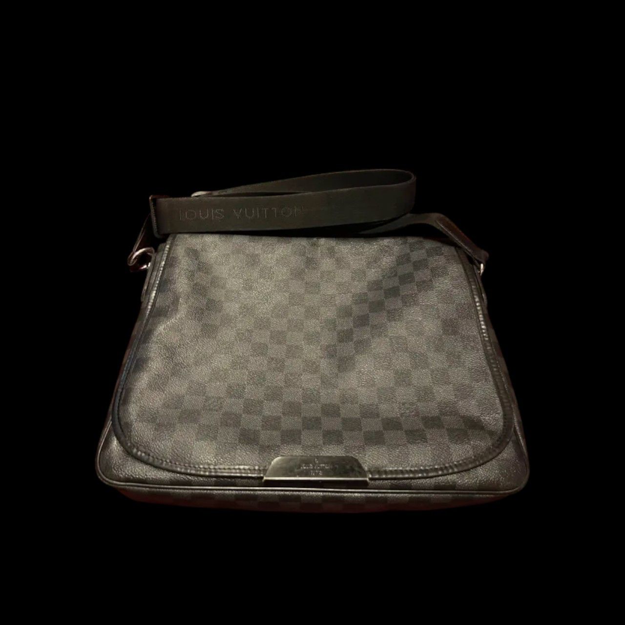 Louis Vuitton Louis Vuitton Damier Graphite Messenger Bag grey bag Size ONE SIZE - 1 Thumbnail