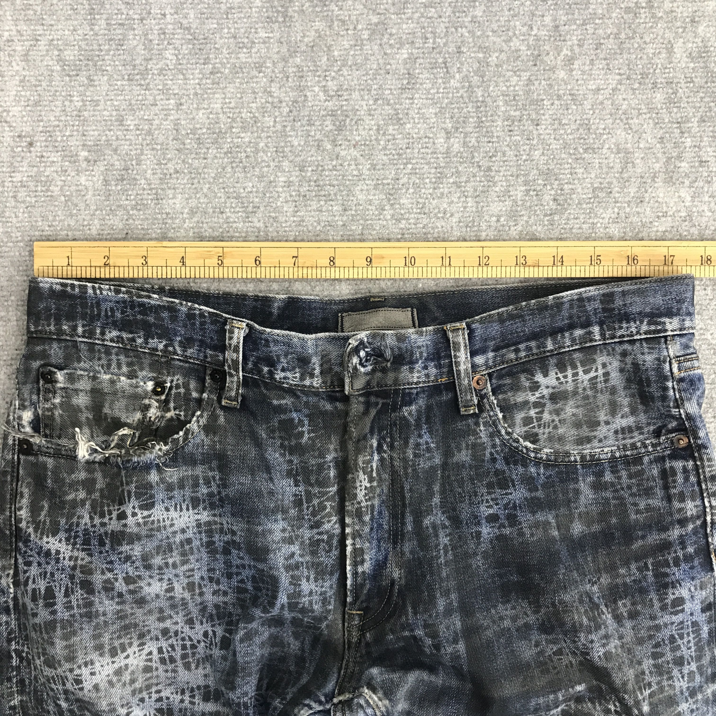 Japanese Brand × Uniqlo Rare Uniqlo Regular Custom Art Style Denim Jeans Size US 35 - 7 Thumbnail