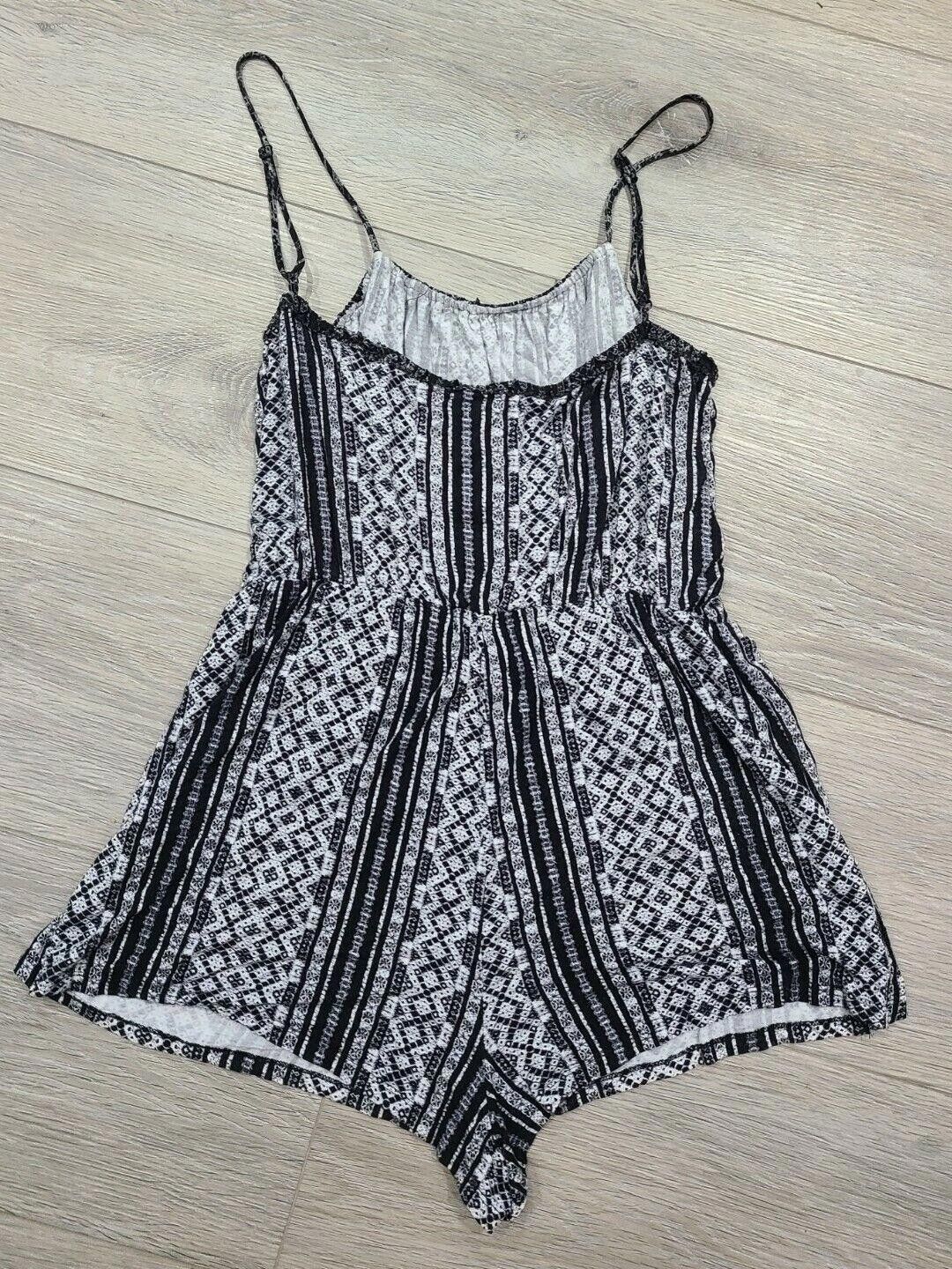Designer bcbgeneration Romper Medium Black And White Spaghetti Strap Size 32" / US 10 / IT 46 - 2 Thumbnail