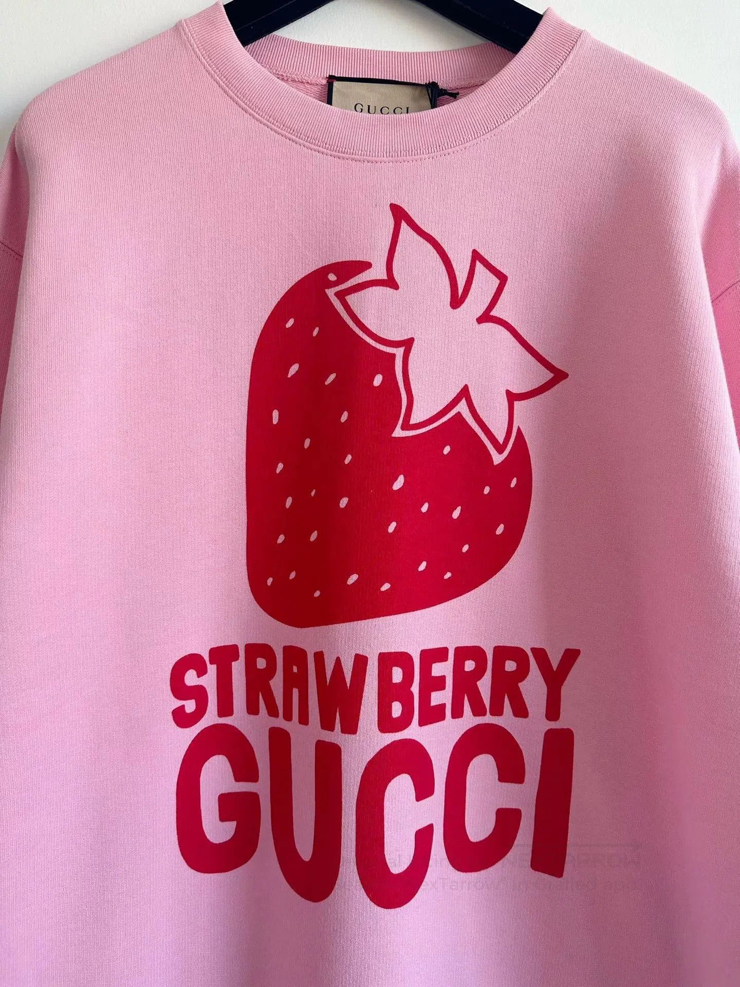 Gucci Gucci Pink Strawberry Print Crewneck Sweatshirt. Size XS / US 0-2 / IT 36-38 - 3 Thumbnail