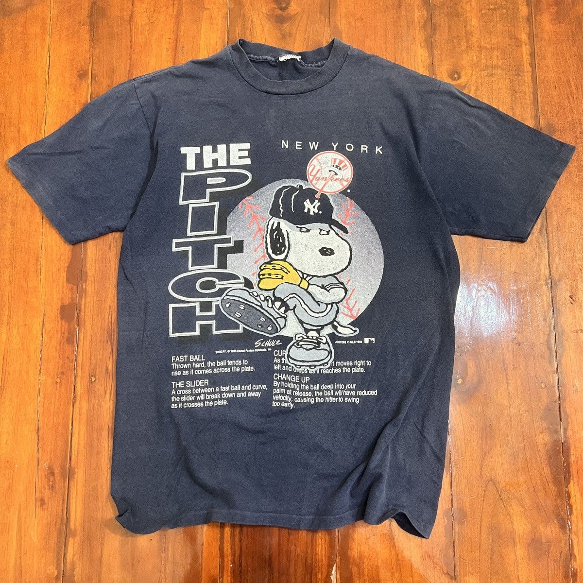 MLB Vintage 90's MLB Snoopy Size US M / EU 48-50 / 2 - 1 Thumbnail
