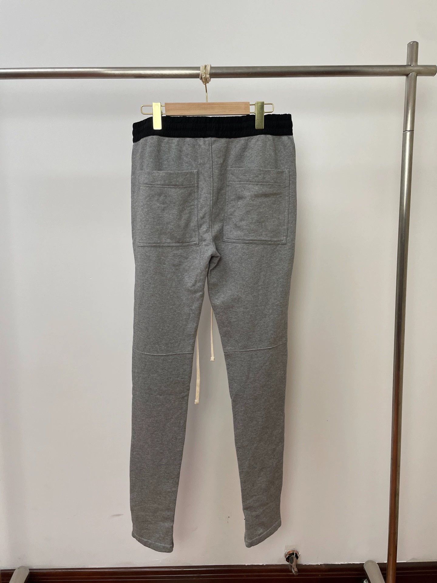 Fear of God FOG Essentials Gray M Pants NWT Size US 32 / EU 48 - 2 Thumbnail