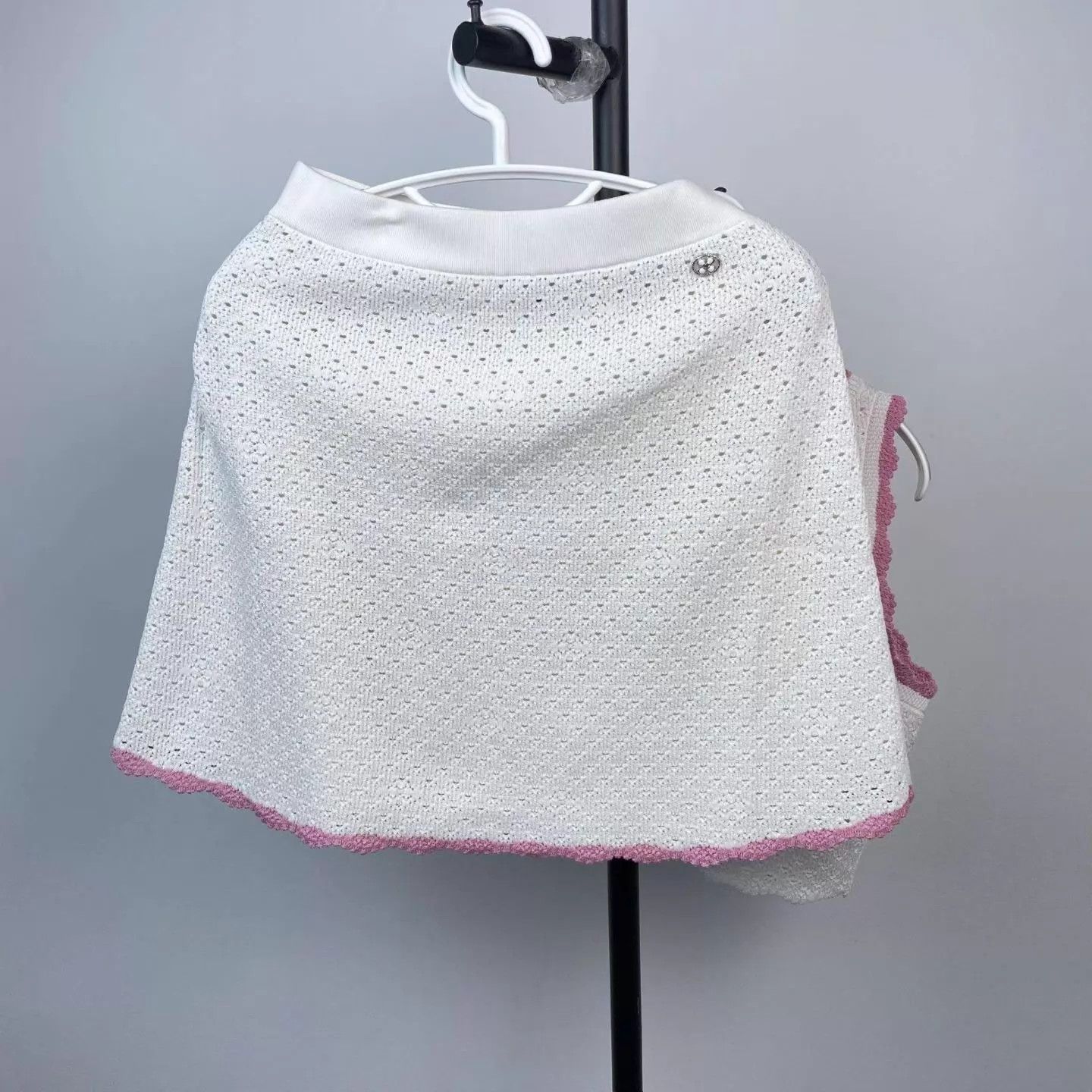Chanel Chanel 24P Pink White Openwork Knit Vest & Skirt Set 40/38 Size M / US 6-8 / IT 42-44 - 2 Thumbnail