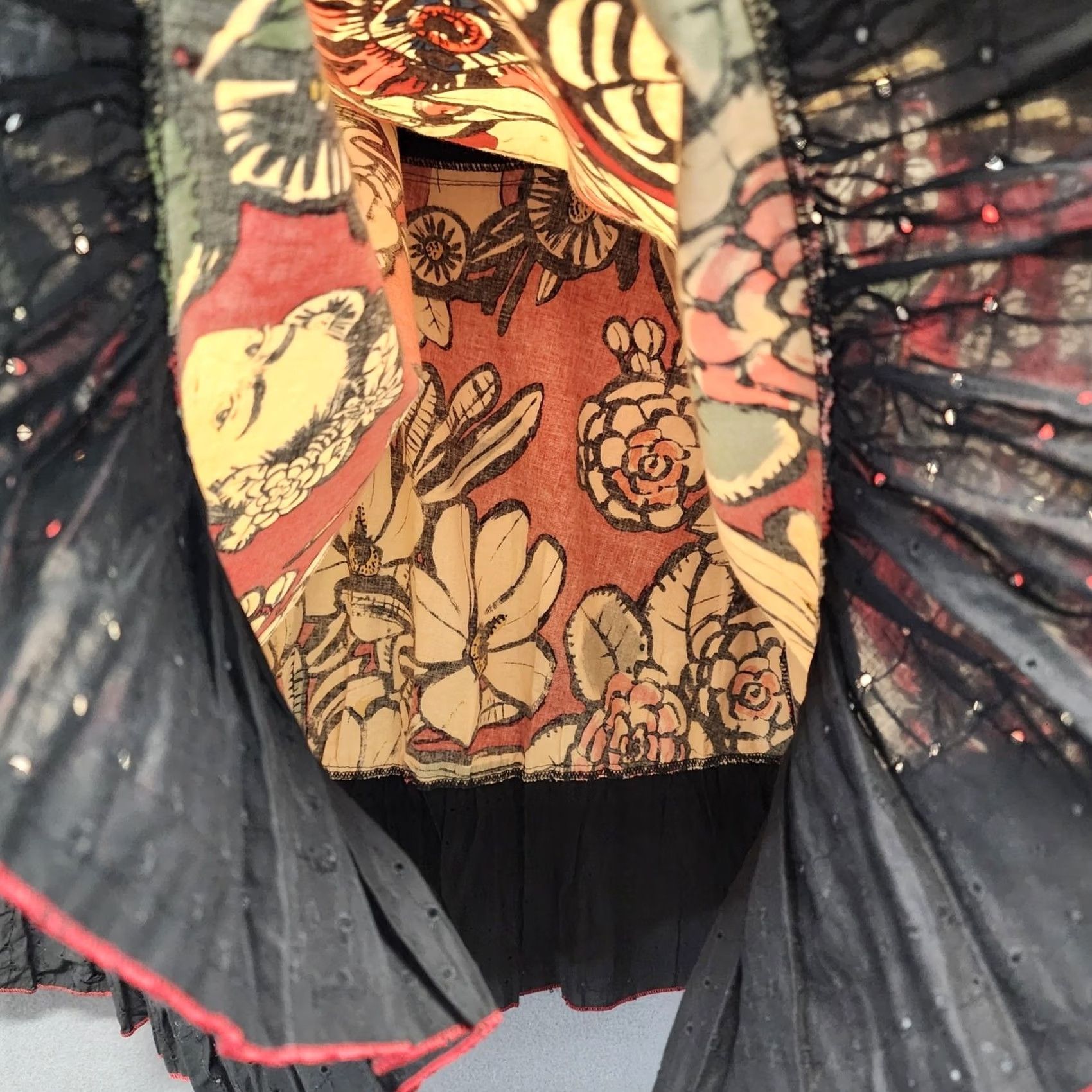Folk Melate Frida Kahlo Art Print Skirt Womens XL Black Red Folk Art Back Zip Skirt Midi Flare Zip Womens XL Black Red Frida Kahlo Art Print Skirt Size 40" / US 18 - 7 Thumbnail