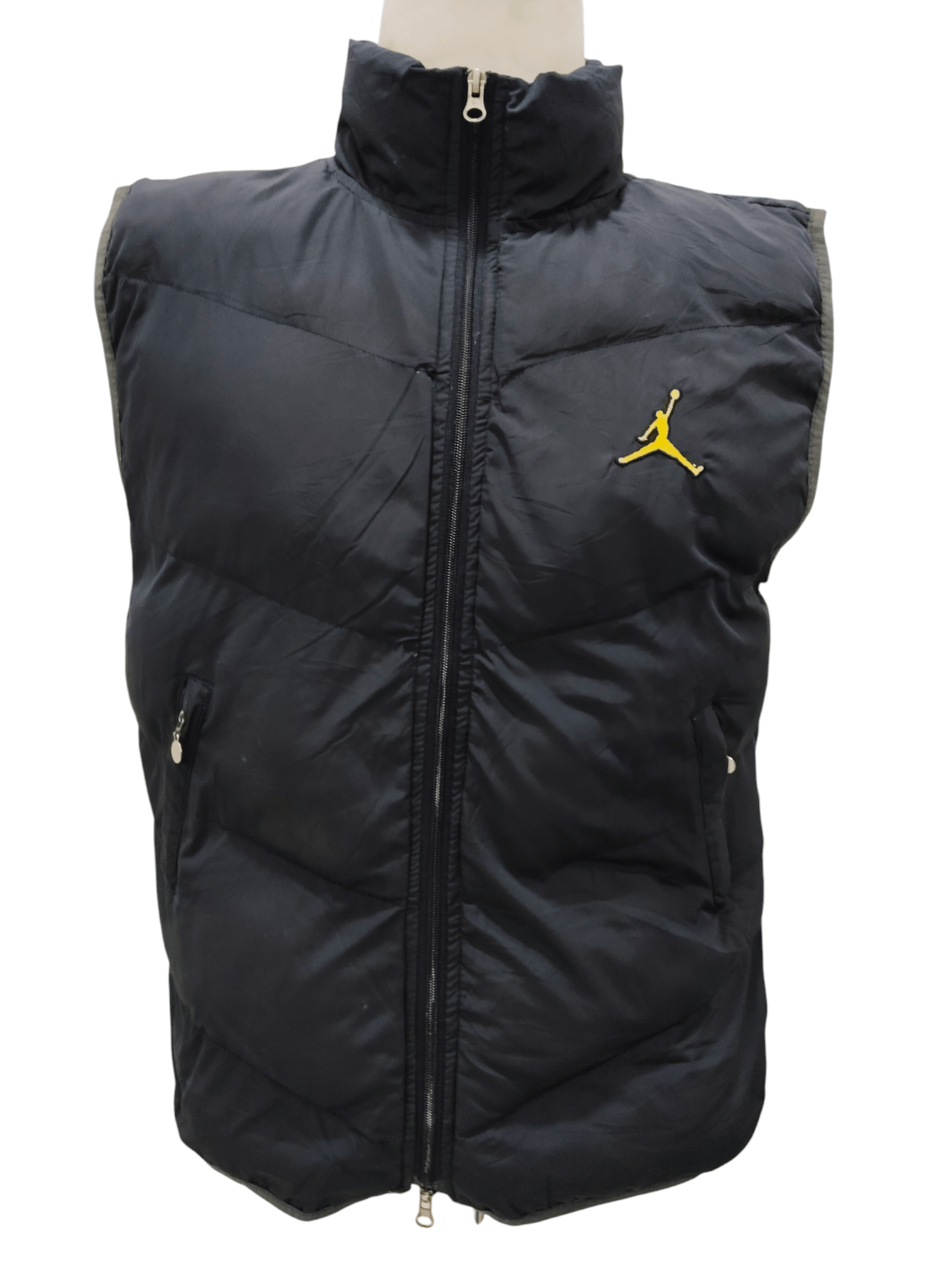 Jordan Brand × Nike × Vintage Vintage Nike Air Jordan Basketball Puffer Vest Size US L / EU 52-54 / 3 - 1 Thumbnail