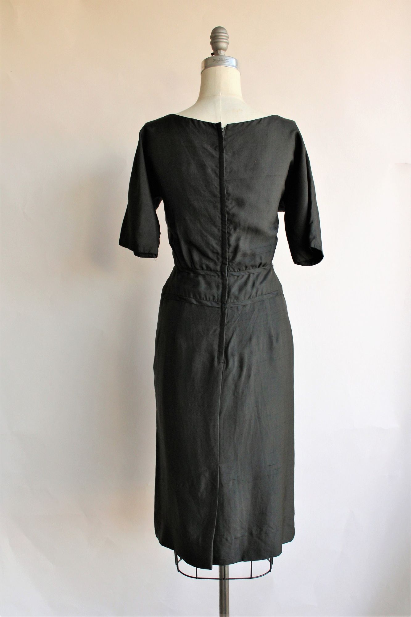 Vintage Vintage 1950s 1960s Dress, Carl Naftal Black Dupioni Silk Li Size M / US 6-8 / IT 42-44 - 9 Thumbnail