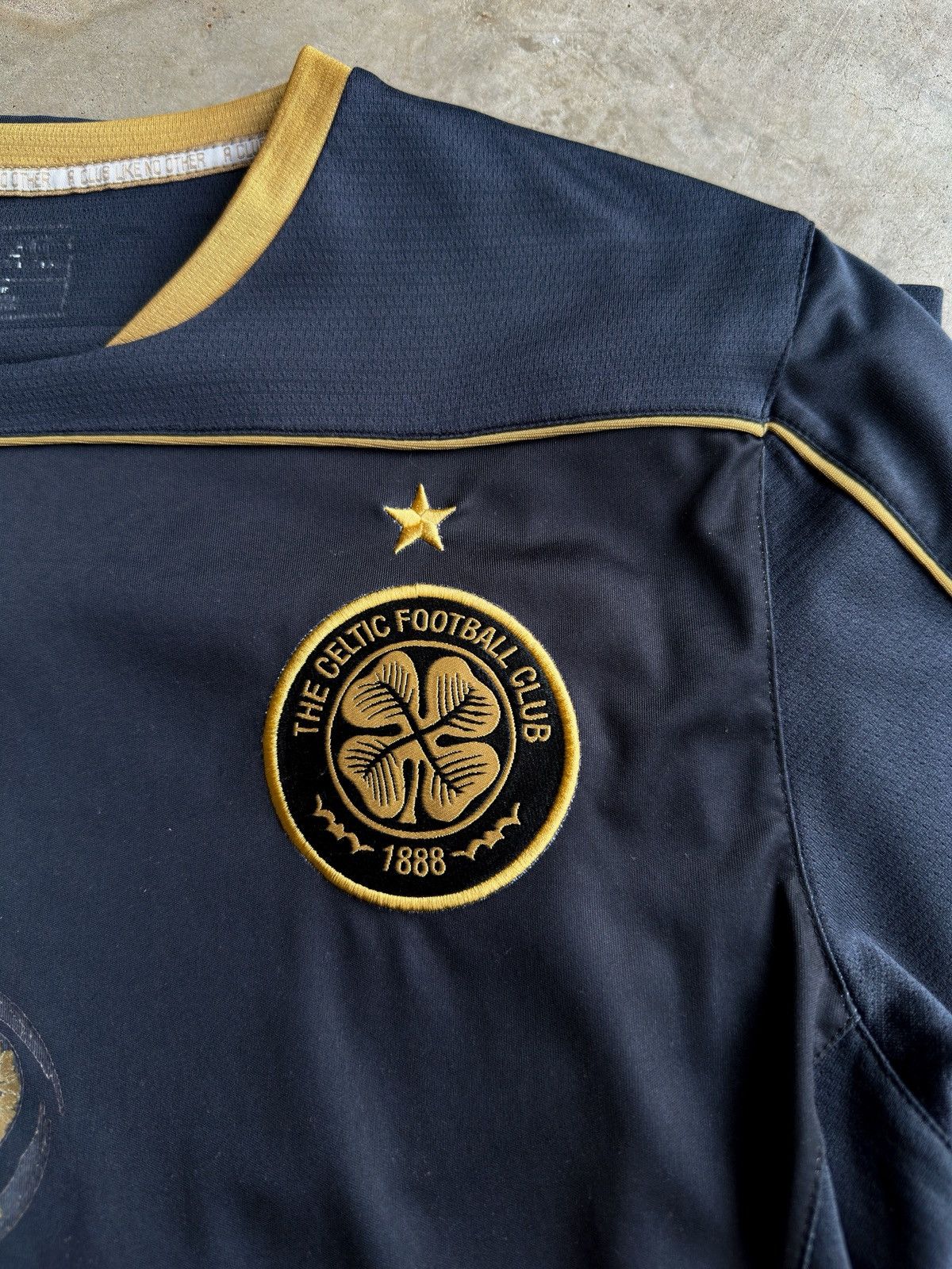 New Balance Celtic Football Club 2016/2017 Away Kit Soccer Jersey - M Size US M / EU 48-50 / 2 - 4 Thumbnail