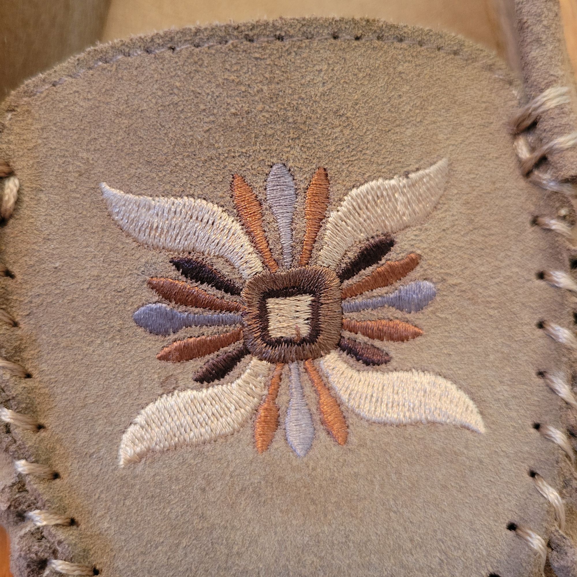 Lucky Brand Lucky Brand Suede Leather Embroidered Tan Moccasins 8M AILEE Size US 8 / IT 38 - 3 Thumbnail