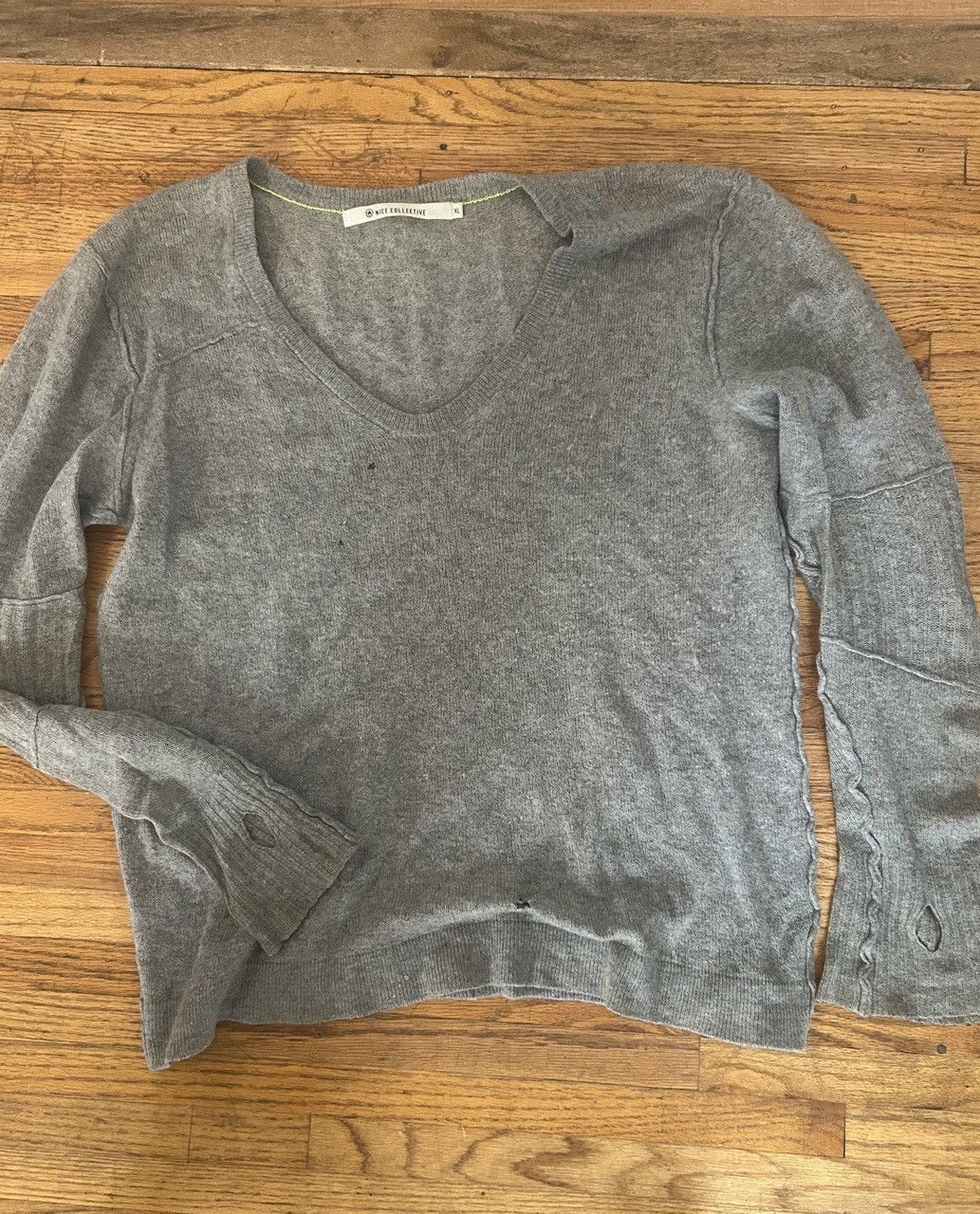 Nice Collective 100% Cashmere Nice Collective V Neck sweater Size US XS / EU 42 / 0 - 1 Thumbnail