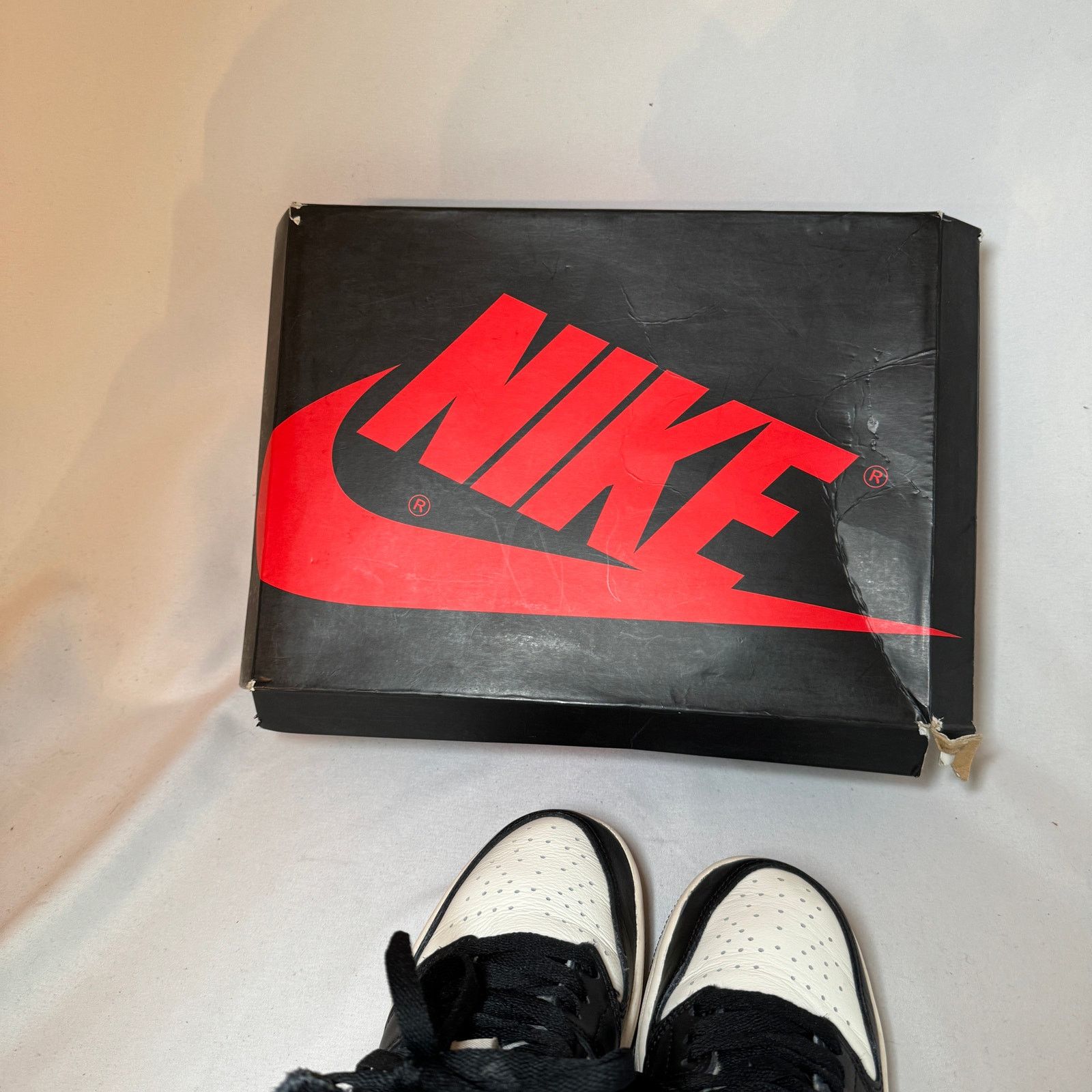 Jordan Brand × Nike Size 5 - Nike Air Jordan 1 Retro High OG GS Dark Mocha Shoes Size US 5 / EU 37 - 5 Thumbnail