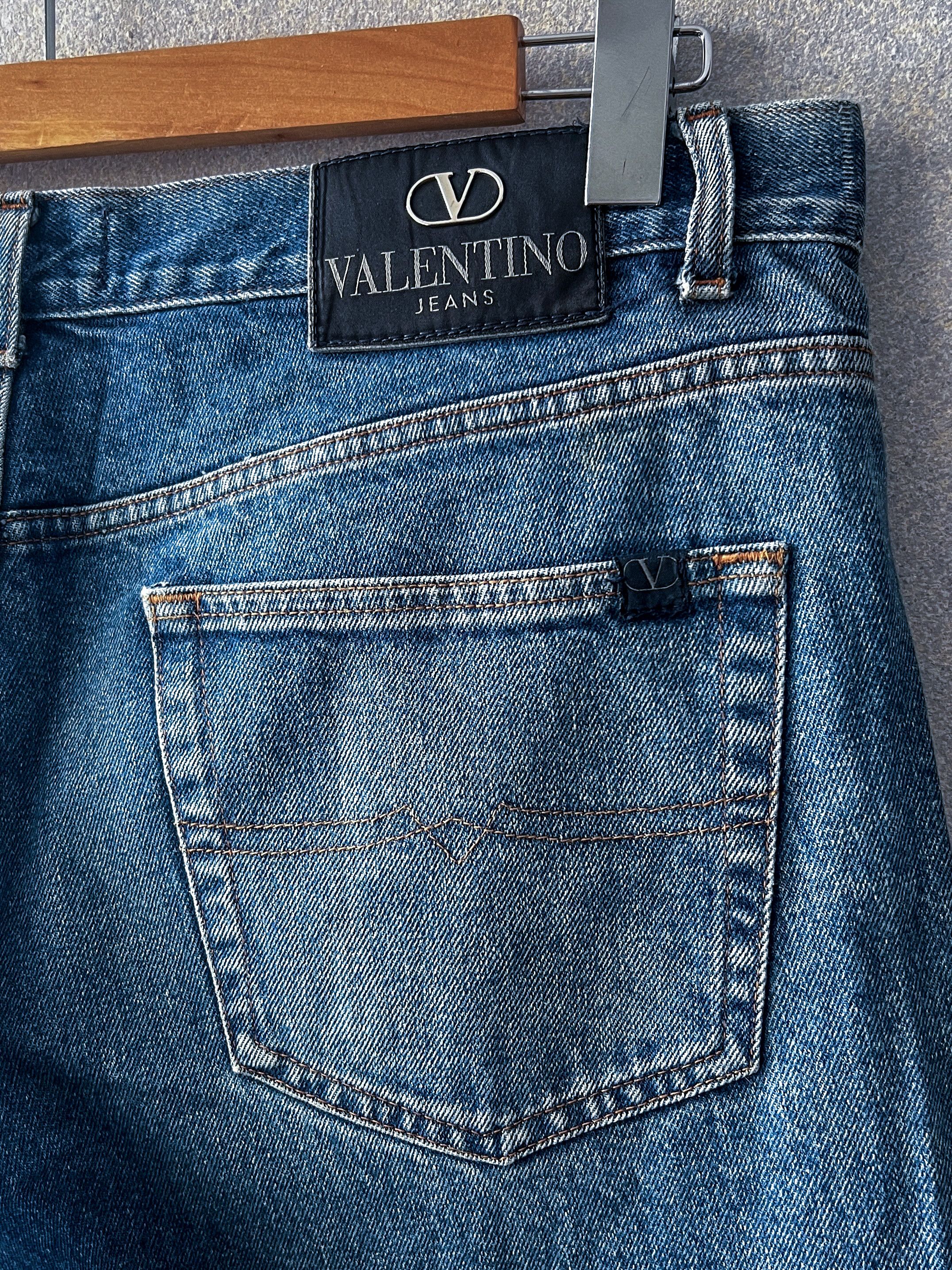 Jean × Valentino × Vintage VALENTINO Jeans Wash Blue Denim Vintage 90s Size US 38 / EU 54 - 9 Thumbnail