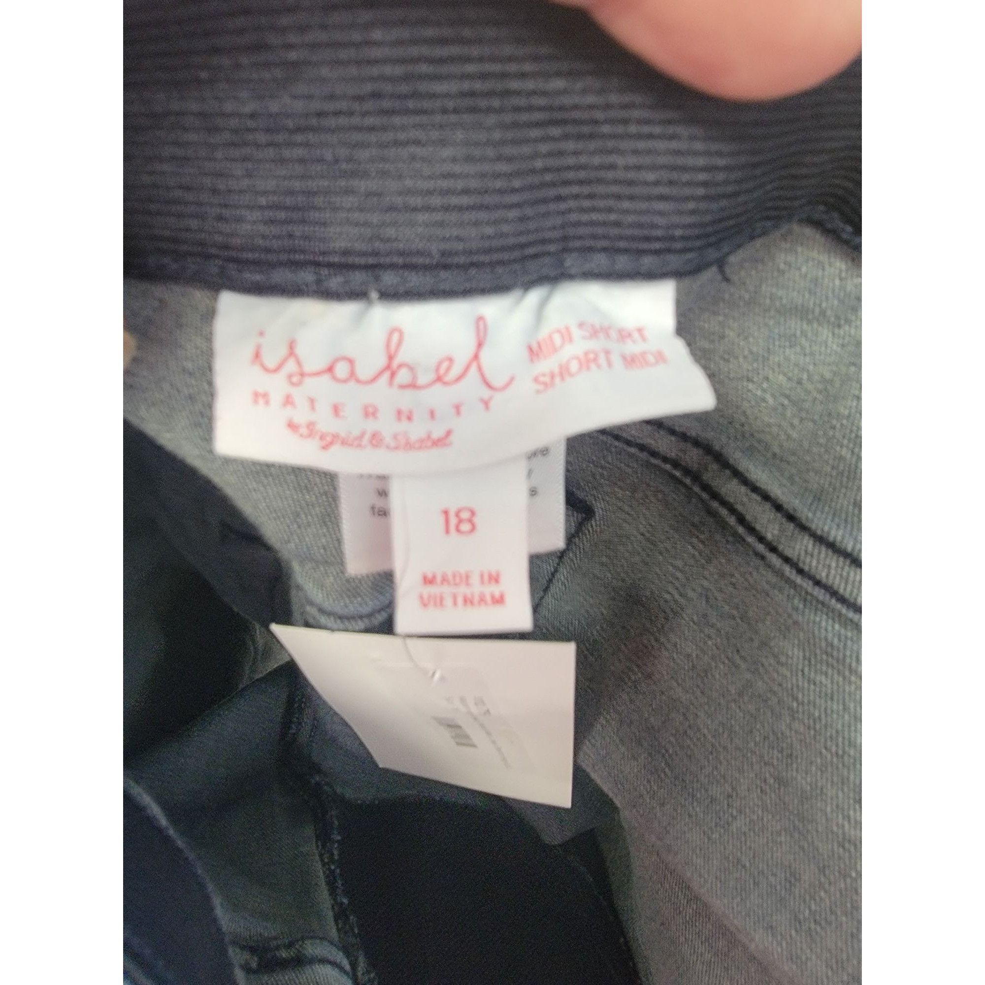 Other Maternity Inset Panel Midi Jean Shorts Ingrid & Isabel Size Size 40" / US 18 - 5 Thumbnail