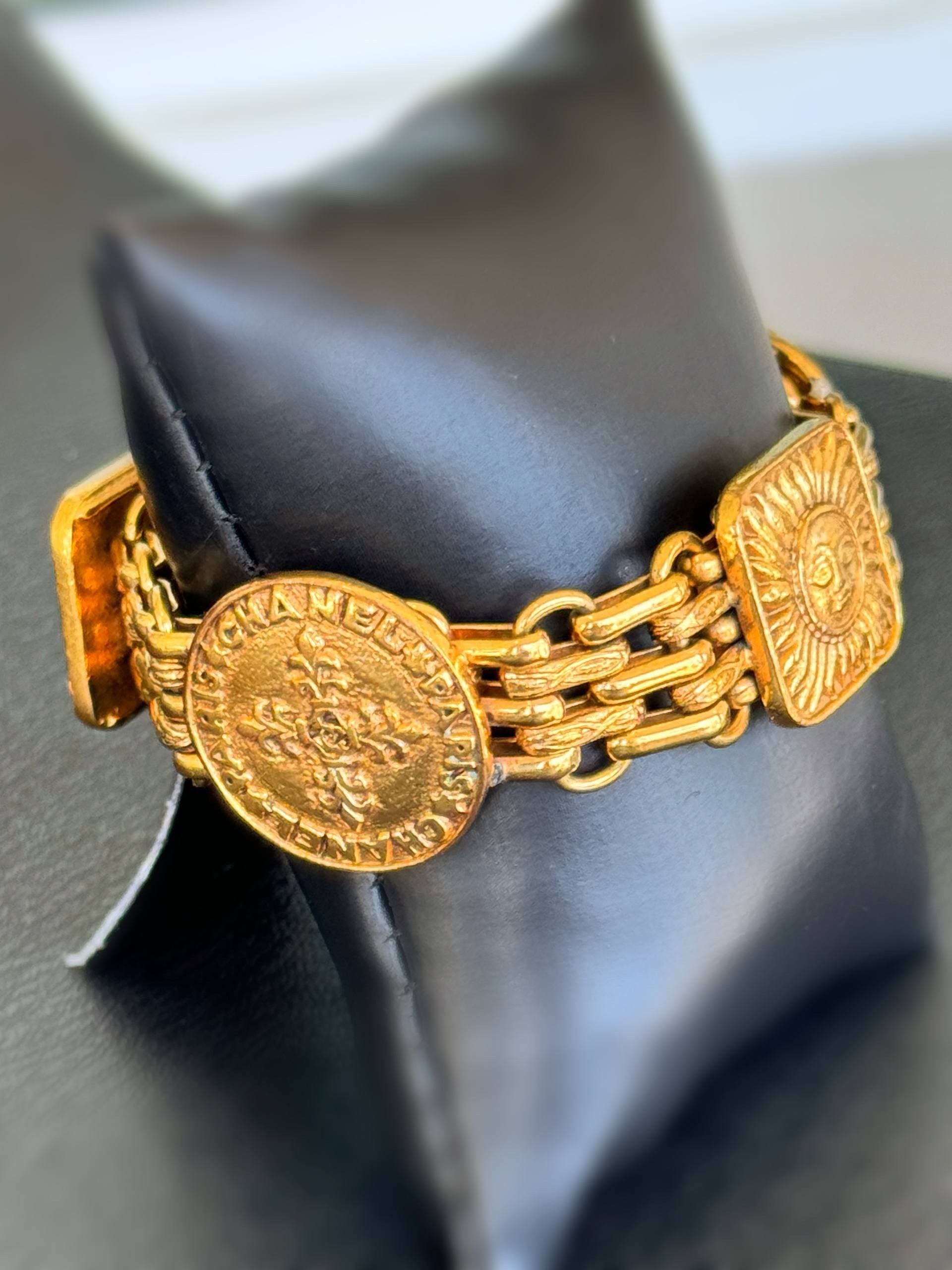 Chanel Chanel Sun & Crest Medallion Chain 7” Bracelet Gold Plated Size ONE SIZE - 7 Thumbnail