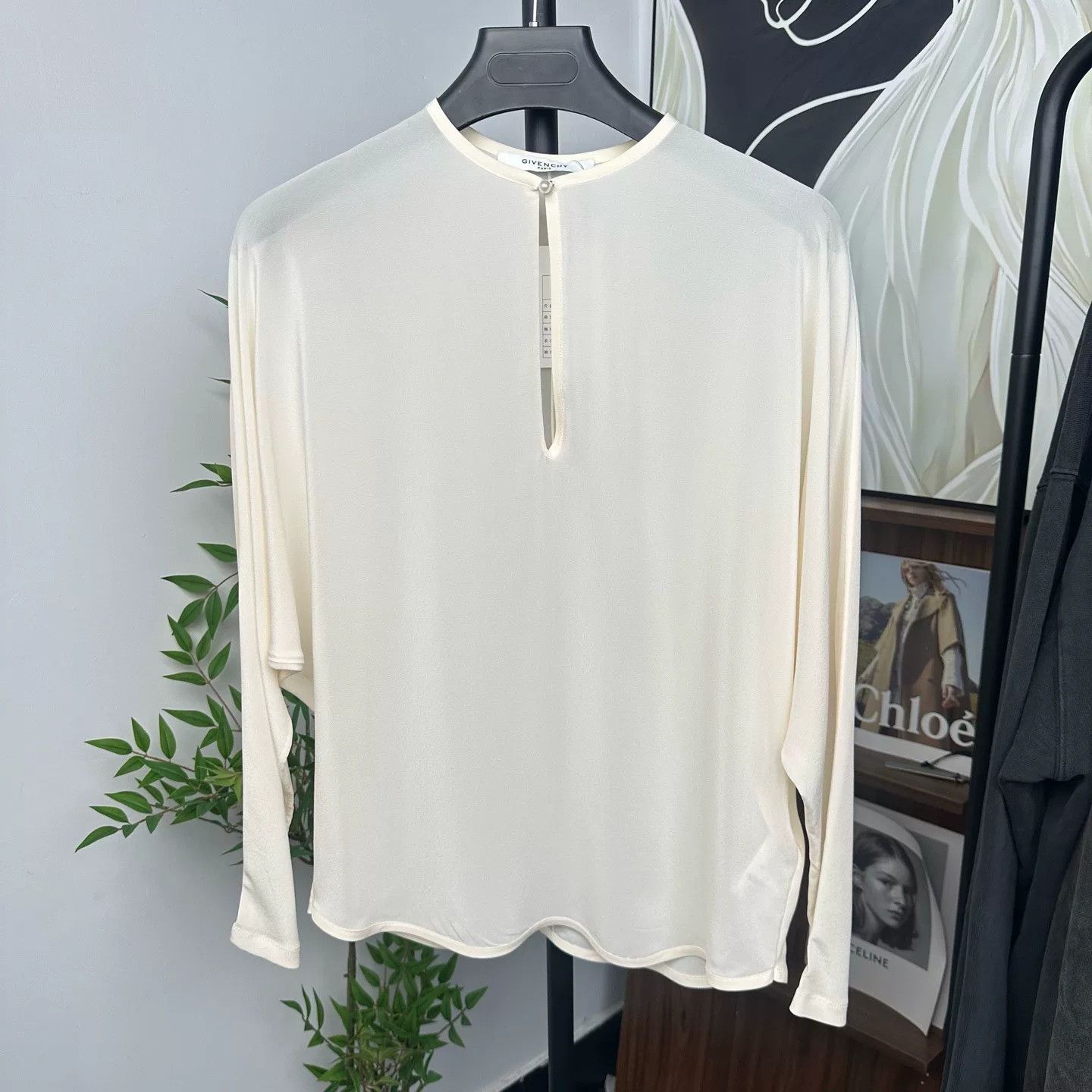 Givenchy Givenchy Silk Pearl Button Top Size XS / US 0-2 / IT 36-38 - 1 Thumbnail