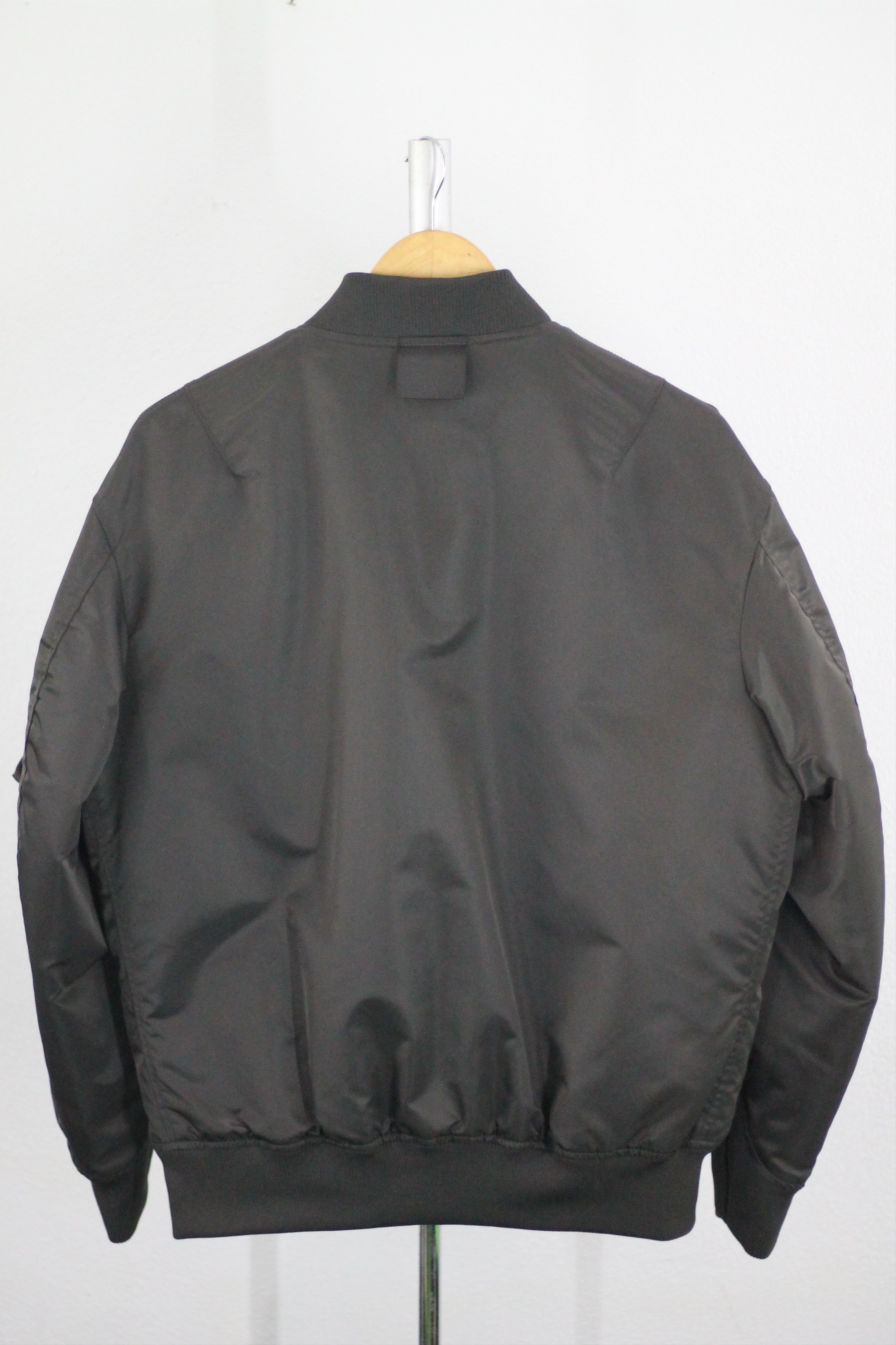 Jil Sander × Uniqlo Jil Sander +J Oversized Bomber Down Jacket Uniqlo. Size US M / EU 48-50 / 2 - 6 Thumbnail