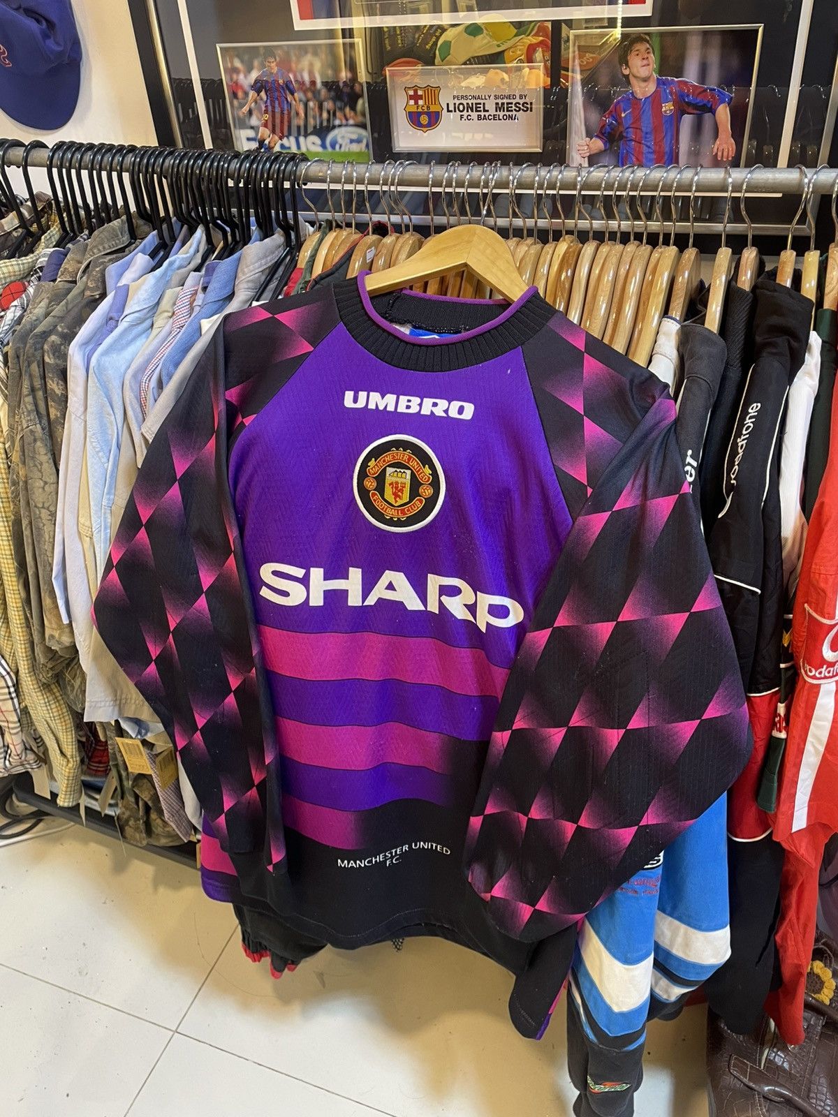 Umbro Vintage 1996-1997 Manchester United Goalkeeper Kit Size US M / EU 48-50 / 2 - 1 Thumbnail
