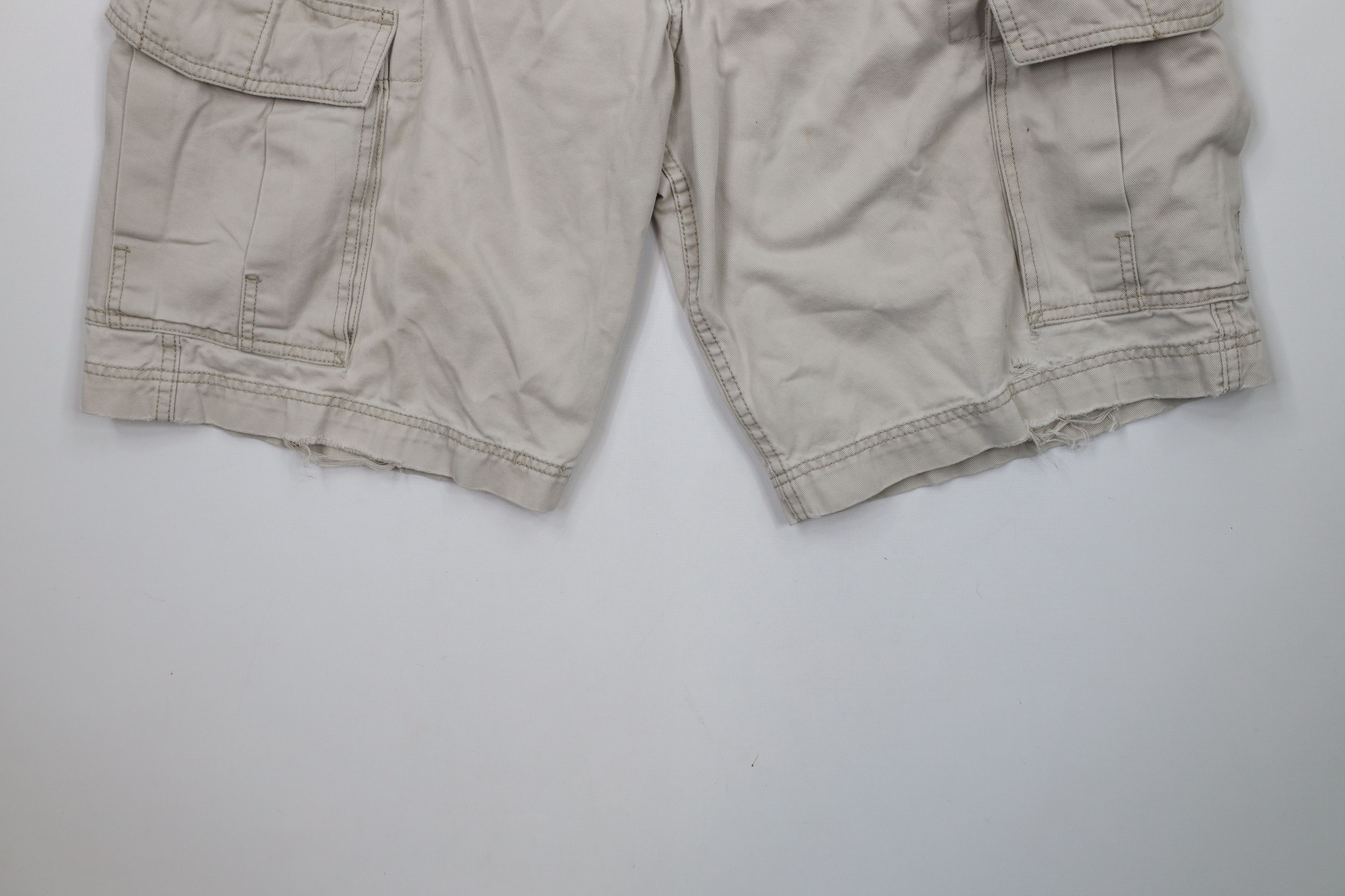 Levi's × Vintage Vintage Y2K Levis 2003 Baggy Cargo Shorts Beige Cotton Size US 34 / EU 50 - 4 Thumbnail