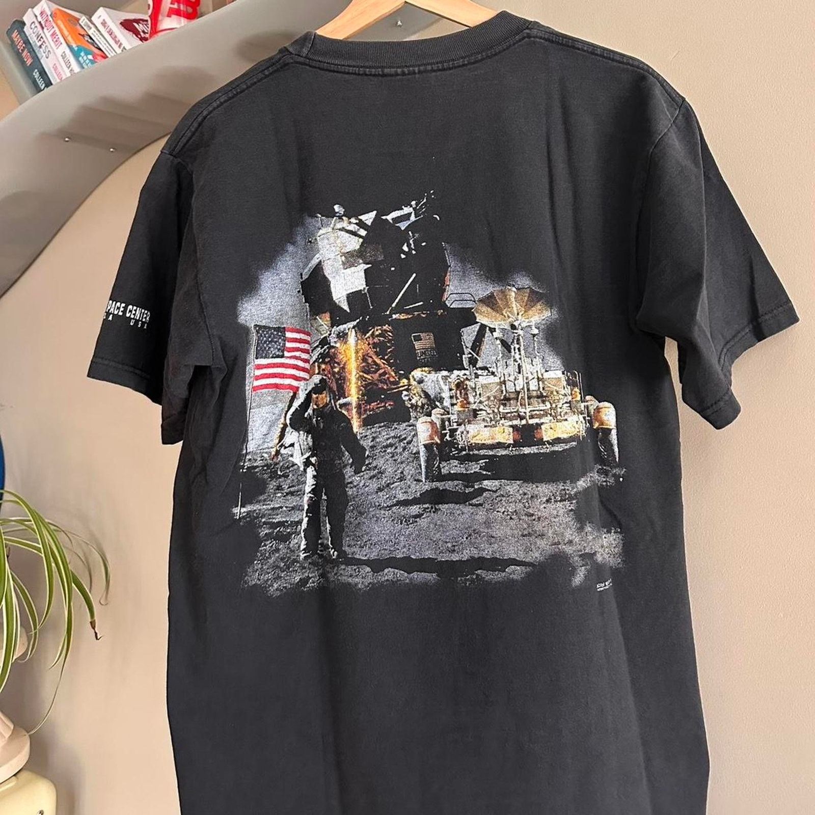 Vintage Vintage Kennedy Space Center Moon Landing Shirt Size US M / EU 48-50 / 2 - 2 Thumbnail