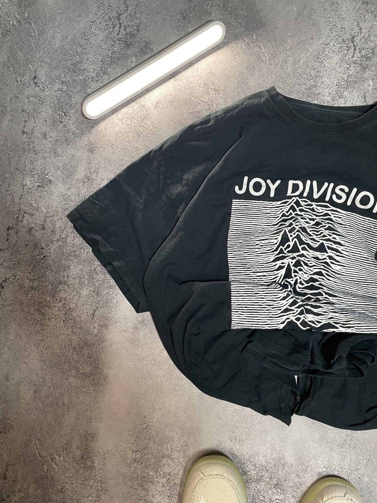 Band Tees Vintage Joy Divivsion T Shirt Rock Tee Y2K UNKNOWN PLEASURES Size US XL / EU 56 / 4 - 2 Thumbnail