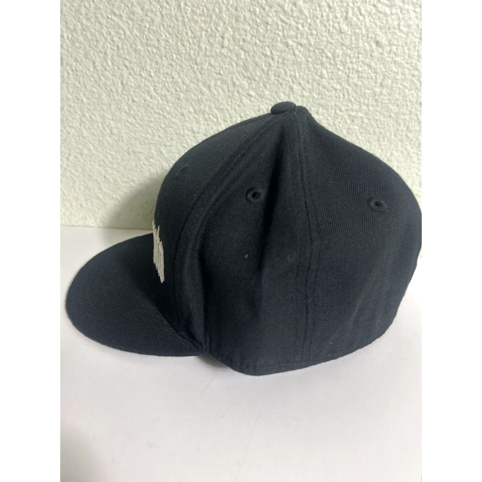 Lids Lids Baseball Hat 7 1/2 Fitted Sacramento Old English Black White Men Hat Size ONE SIZE - 6 Thumbnail