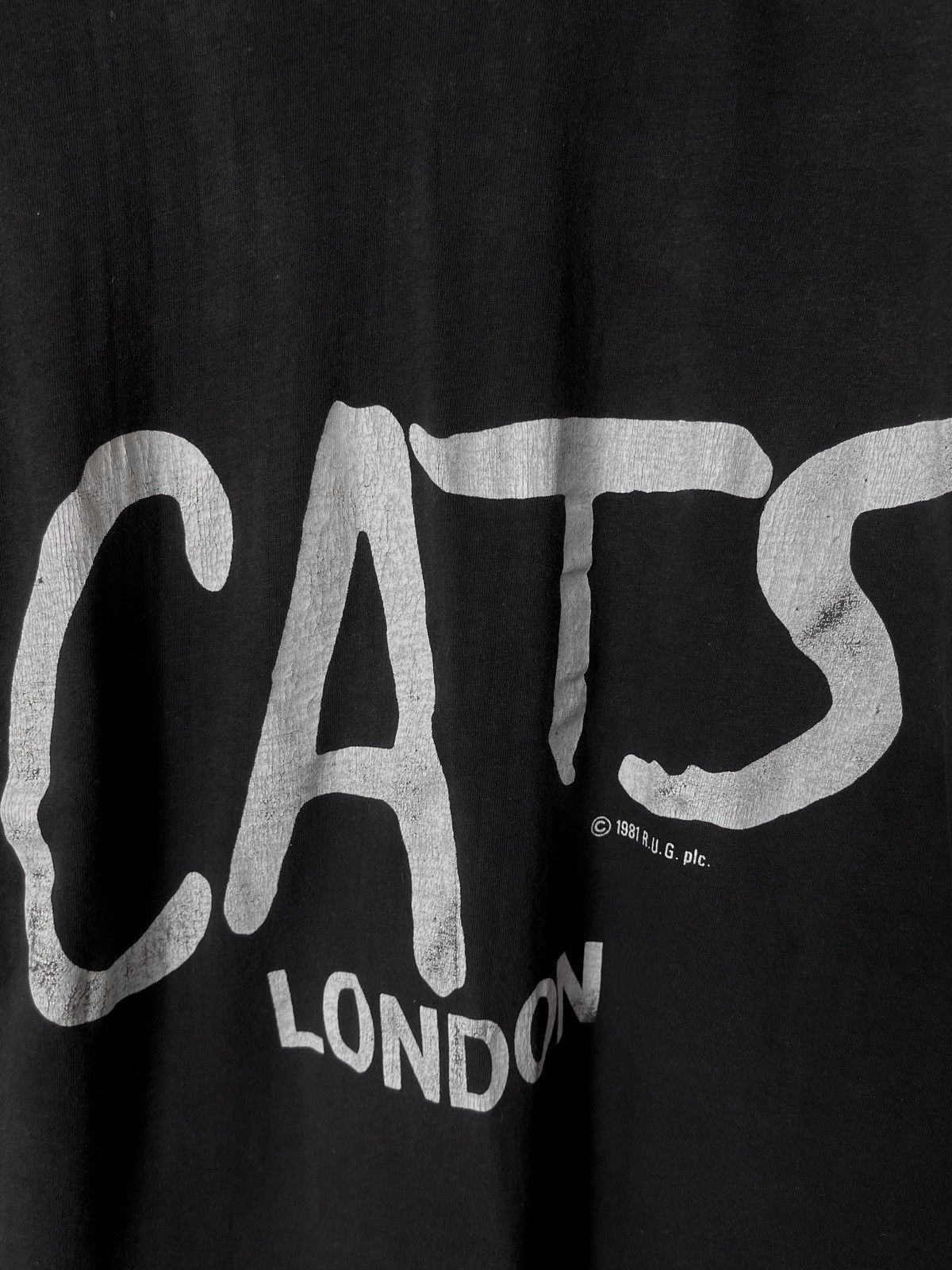 Fruit Of The Loom Vintage CATS London Graphic Tee Black Distressed Y2K Size US S / EU 44-46 / 1 - 4 Thumbnail
