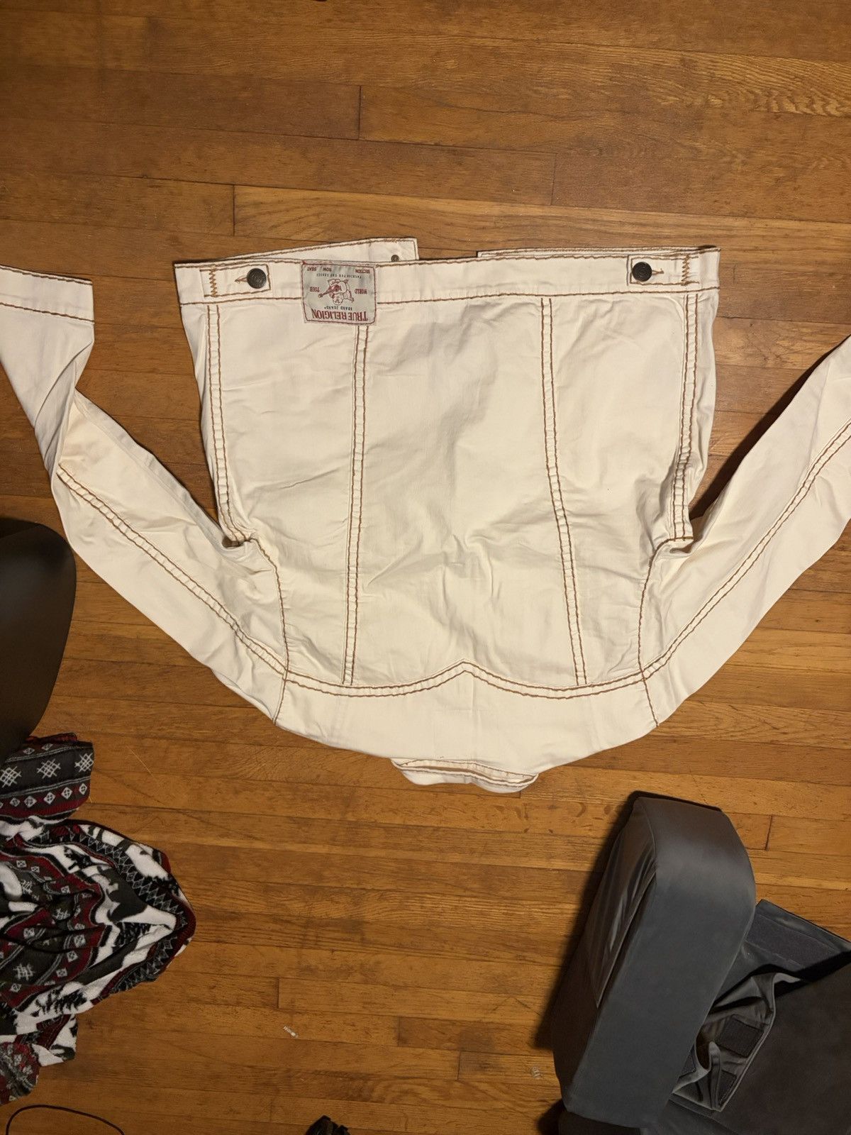 True Religion Not real price but errything is 30-70 bucks a pop dm me Size US 40 / EU 56 - 14 Thumbnail