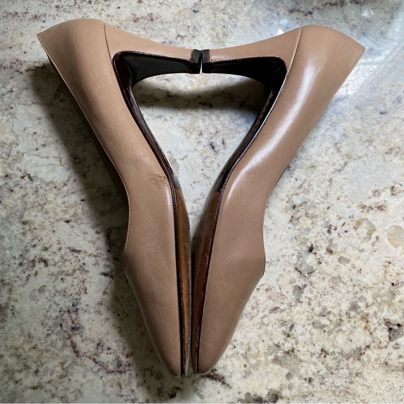 Other Helene Arpels Tan Leather Classic Pumps Italy 9.5 AA Size US 9.5 / IT 39.5 - 8 Thumbnail