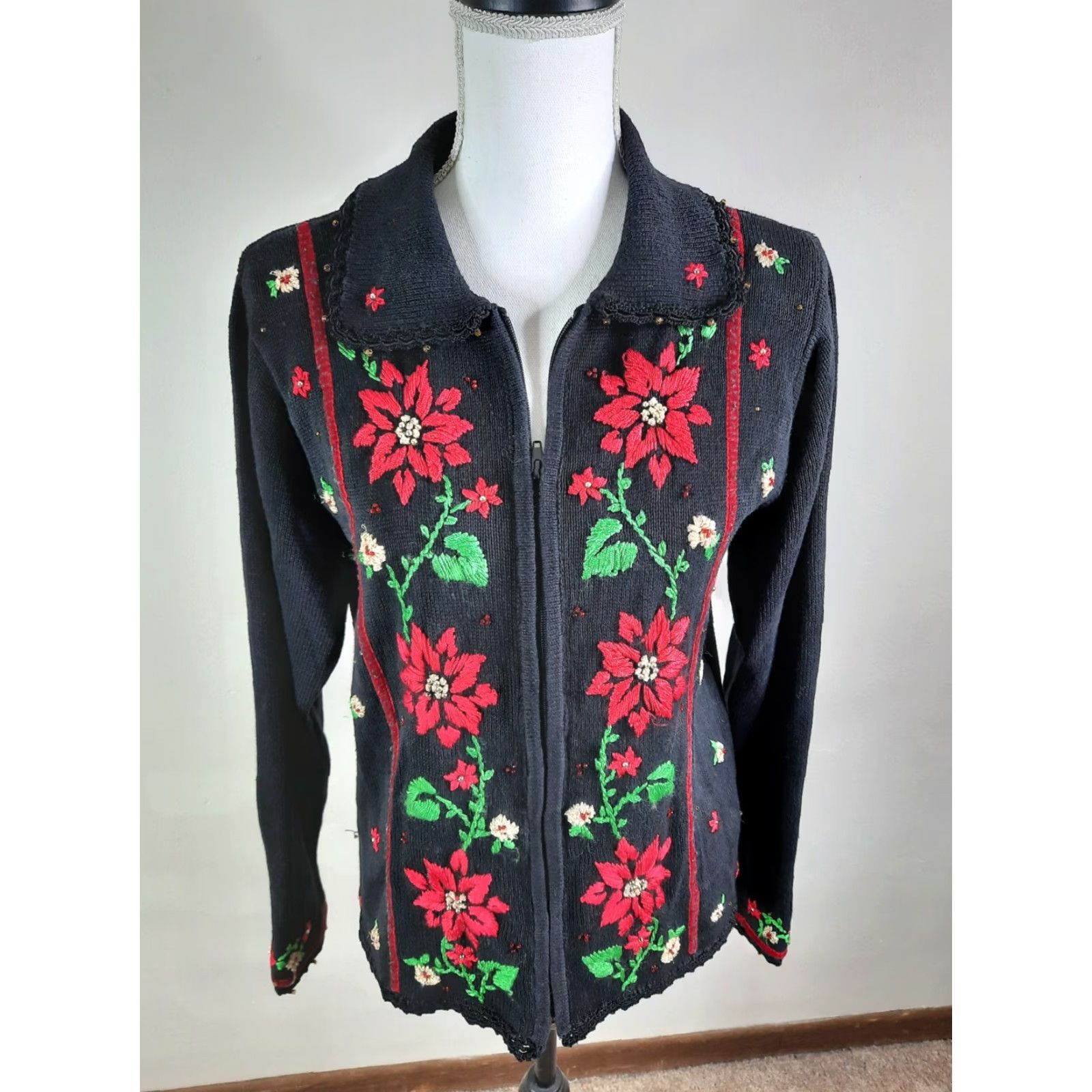 Vintage VINTAGE Cardigan Sweater Christmas Embroidered Poinsettia Black S Womens 90s Winter Size S / US 4 / IT 40 - 4 Thumbnail