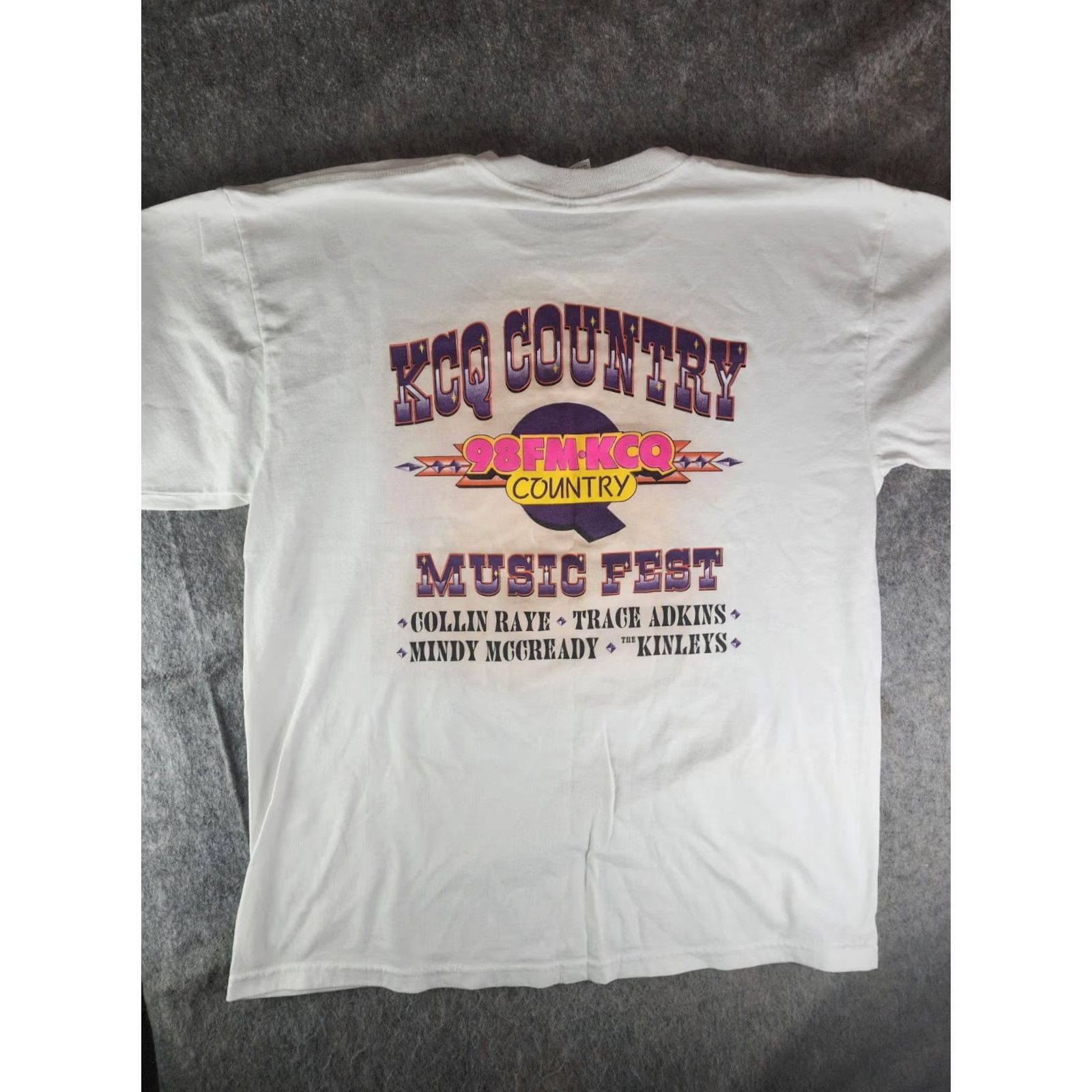 Gildan VINTAGE 98 FM KCQ COUNTRY MUSIC FEST Shirt Trace Adkins XL Men White T-Shirt Music Kenny 2000s Gildan Size US XL / EU 56 / 4 - 5 Thumbnail