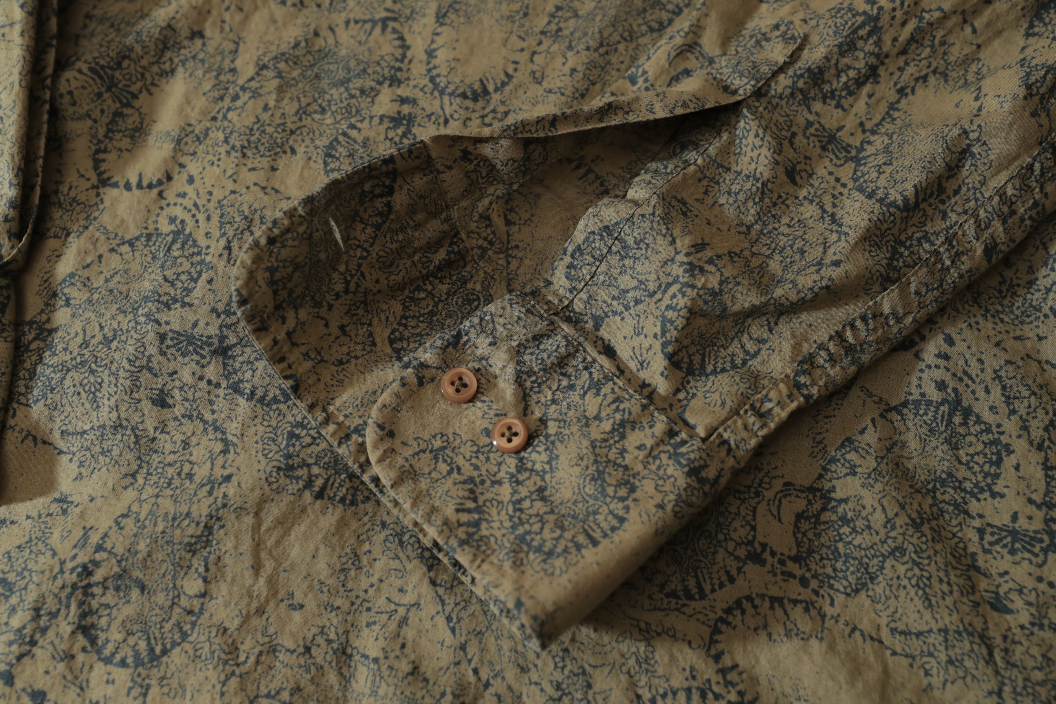Express Express Brown Paisley 1/4 Button Long Sleeve Shirt (M) Size US M / EU 48-50 / 2 - 6 Thumbnail