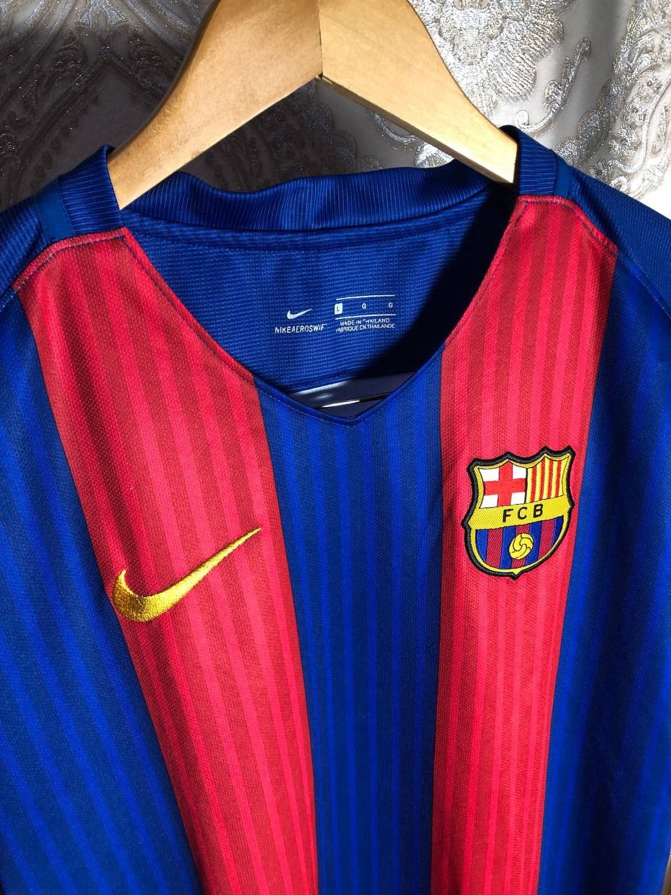 Vintage NIKE FC BARCELONA SPAIN SOCCER JERSEY RETRO BLOKE Y2K 90s Size US L / EU 52-54 / 3 - 4 Thumbnail