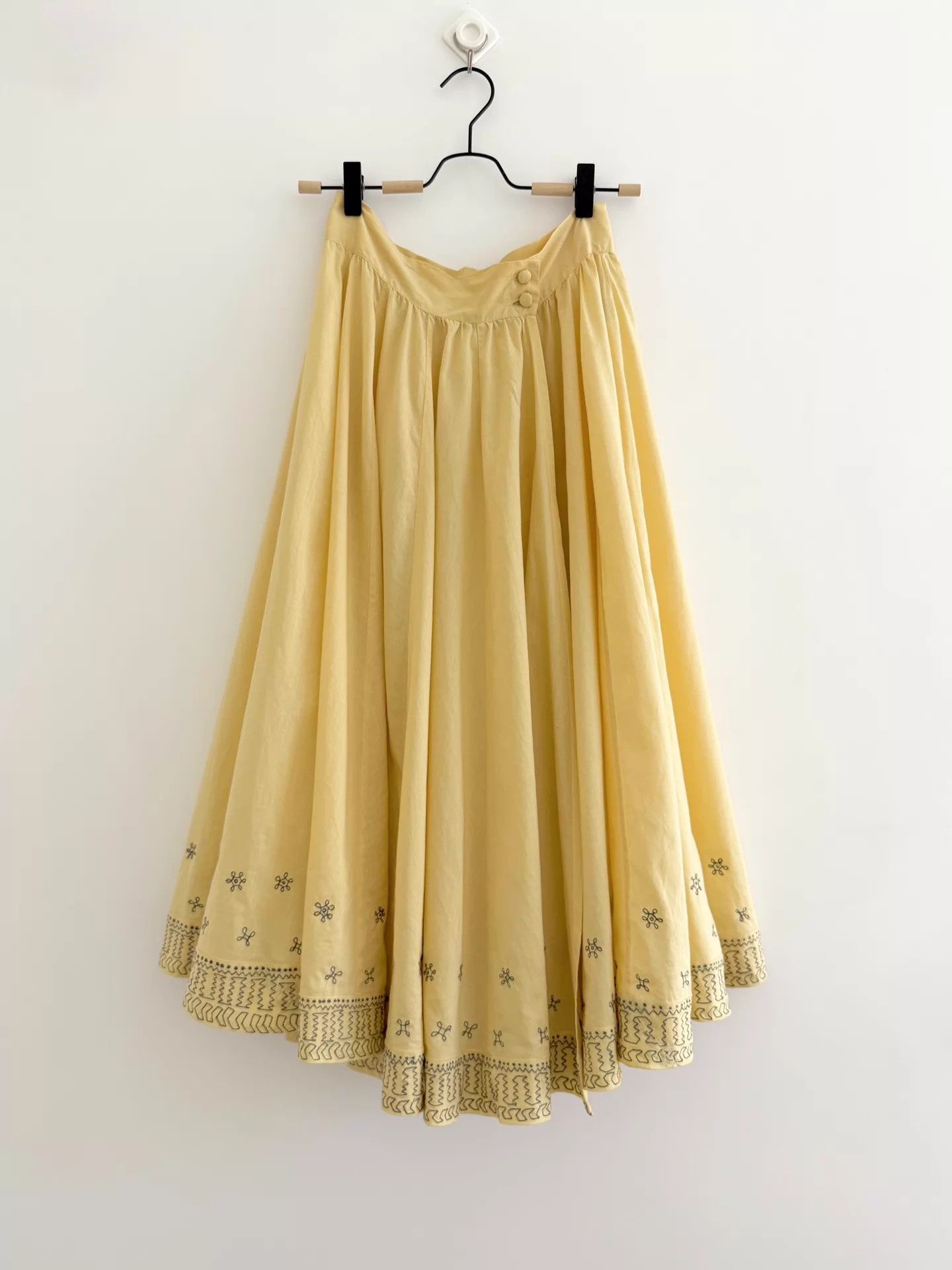 Issey Miyake ISSEY MIYAKE Haat Embroidered Cotton Skirt Size 26" / US 2 / IT 38 - 1 Thumbnail