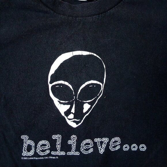 Vintage Vintage Alien Extraterrestrial Believe T-Shirt Glow In Dark Size US XL / EU 56 / 4 - 1 Thumbnail