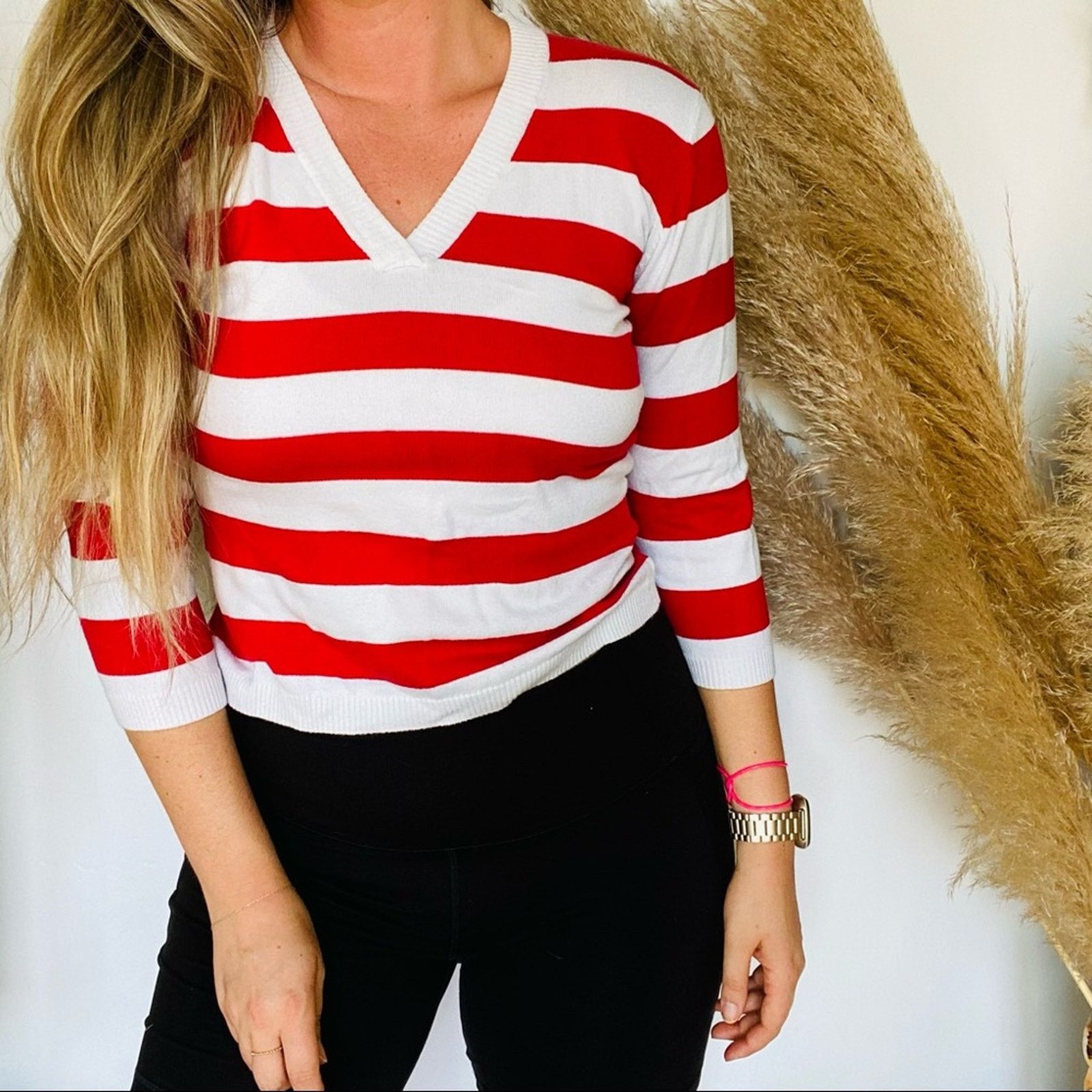 Vintage VINTAGE H&M Red White VNeck Striped Cropped Pullover Sweater Size M / US 6-8 / IT 42-44 - 2 Thumbnail