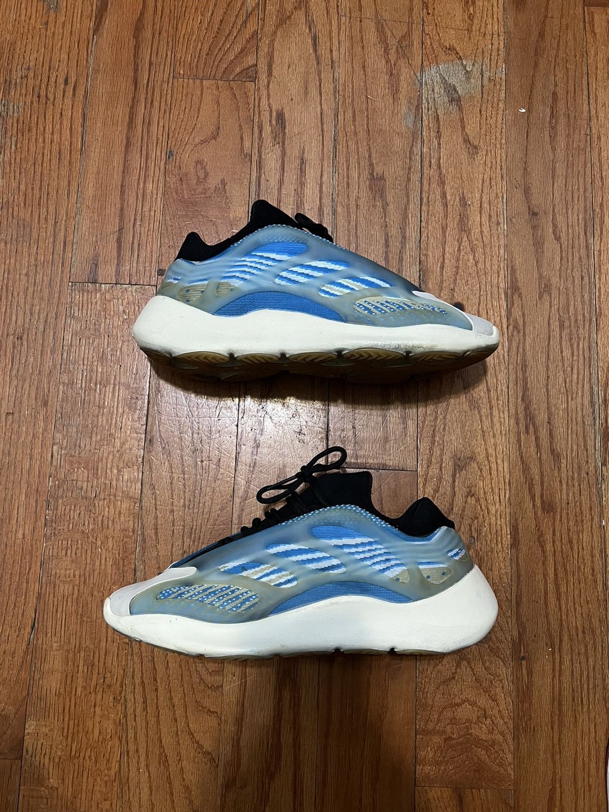 adidas yeezy 700 v3 arzareth on feet