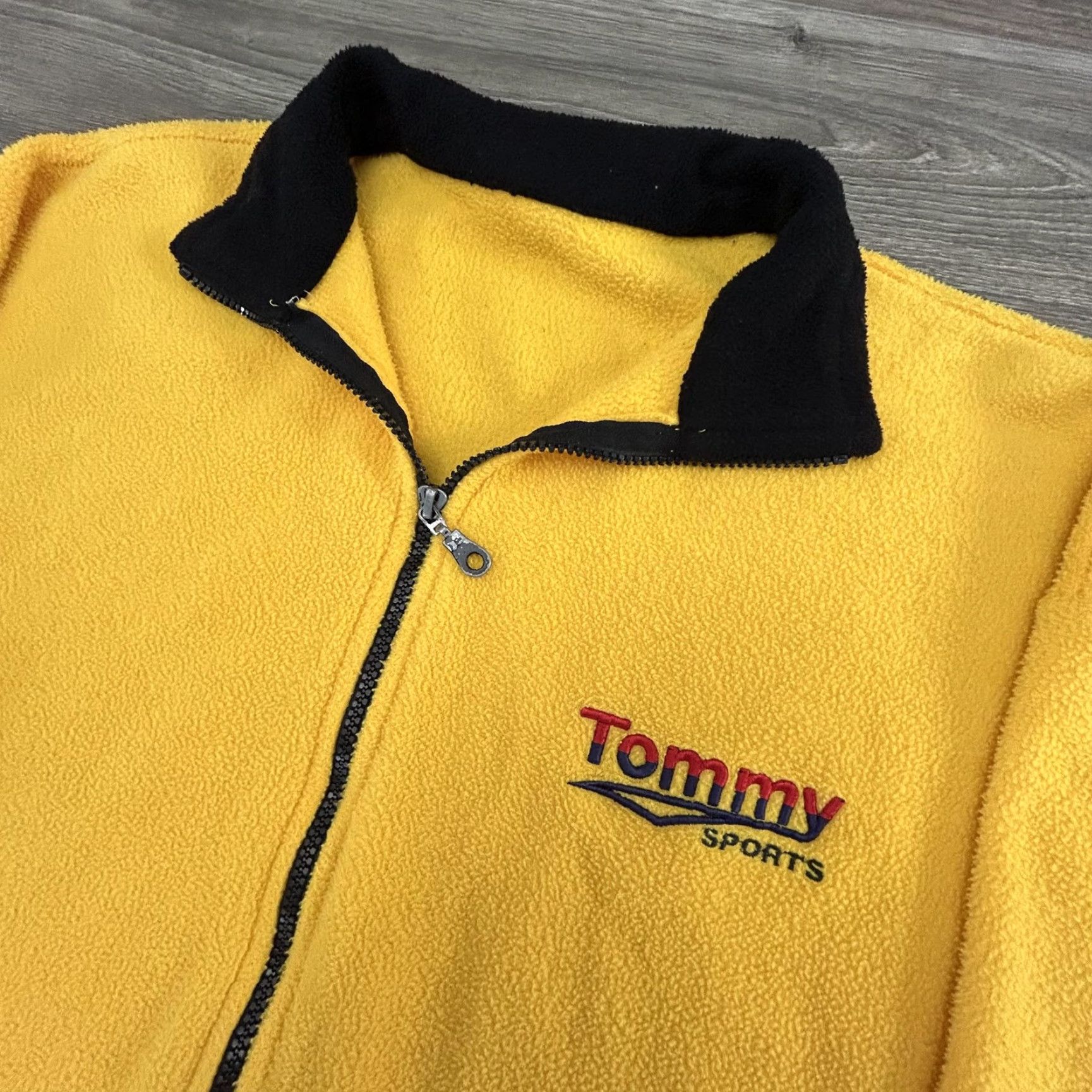 Tommy Hilfiger VINTAGE Tommy Hilfiger Sports Jacket Mens Large Full Zip Fleece Yellow Black Embroidered Logo Zip Pockets Casual Outdoor 90s Sports Mens Size US L / EU 52-54 / 3 - 2 Thumbnail