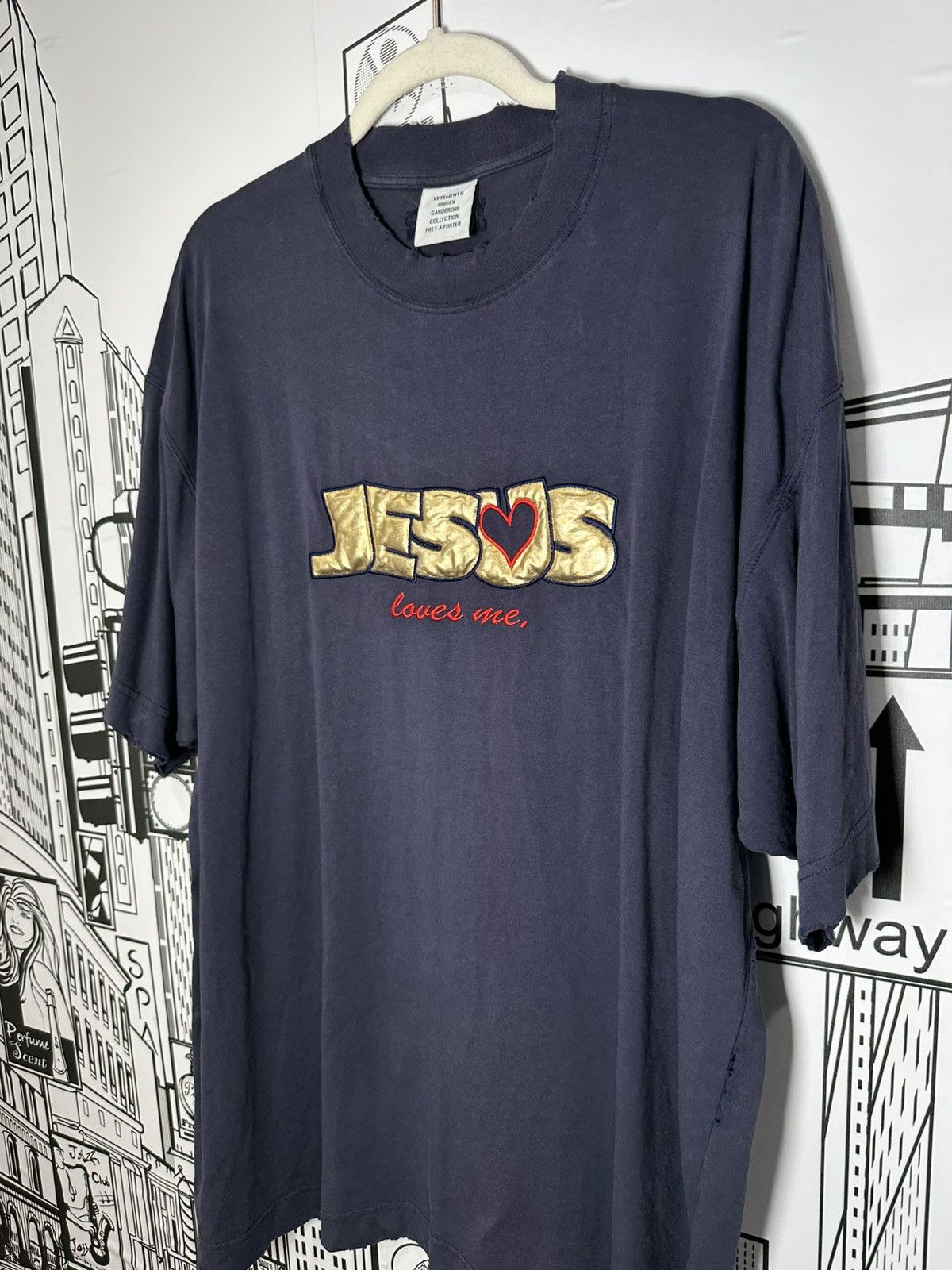 Vetements Vetements Jesus Loves You Tee XS Navy Size US XS / EU 42 / 0 - 2 Thumbnail