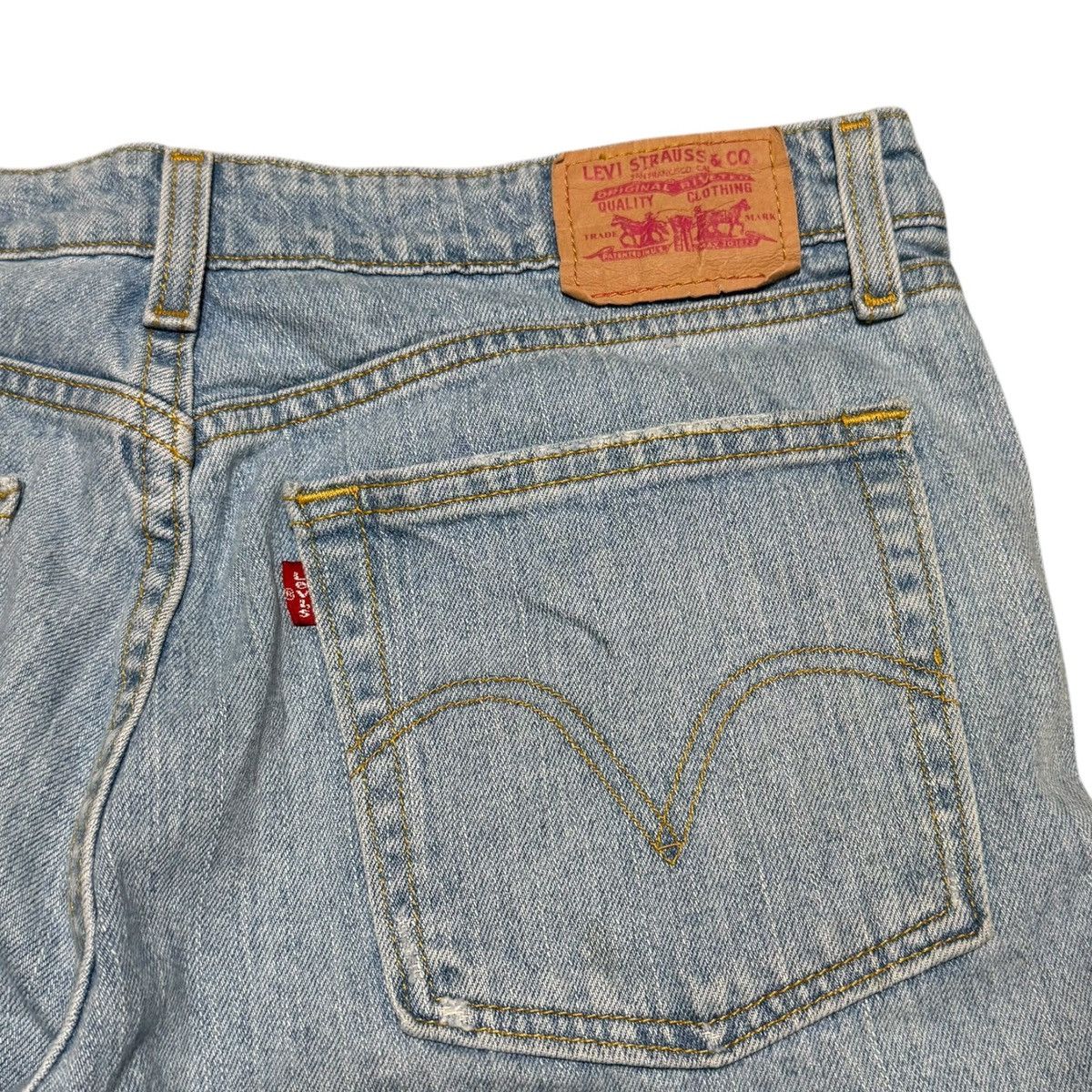 Levi's Levi’s 519 Light Wash Cotton Blend Jean Shorts Women’s 34” Size 34" / US 12 / IT 48 - 2 Thumbnail