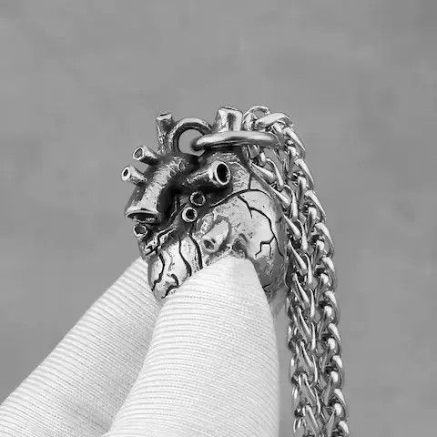Chain x Jewelry Anatomical Heart Hip Hop Pendant Necklace in Silver, Men's