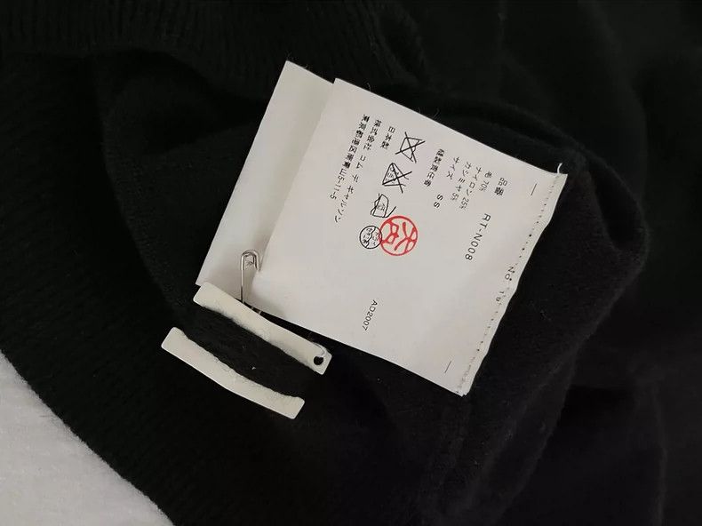 Comme des Garcons Comme Des Garcons V-neck cardigan with big hairball at nec Size XS / US 0-2 / IT 36-38 - 9 Thumbnail