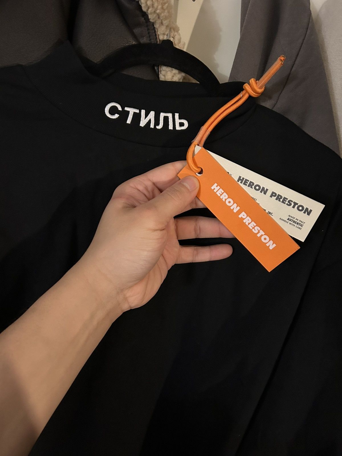 HERON PRESTON outlet Embroidered Turtle Neck Orange Long Sleeve - XL