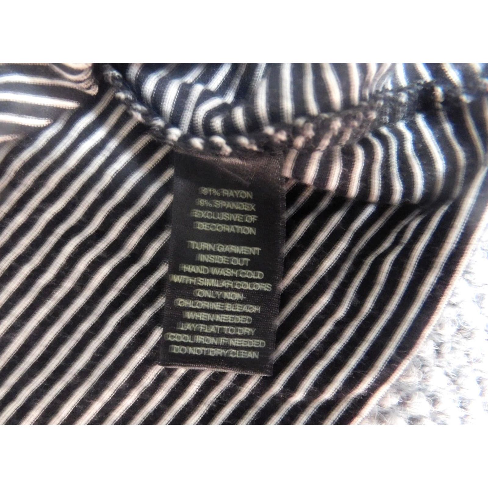 White House Black Market White House Black Market Tank Womens XS Black Crew Neck Pullover Stretch Casual Tank Top Black Solid Size XS / US 0-2 / IT 36-38 - 6 Thumbnail