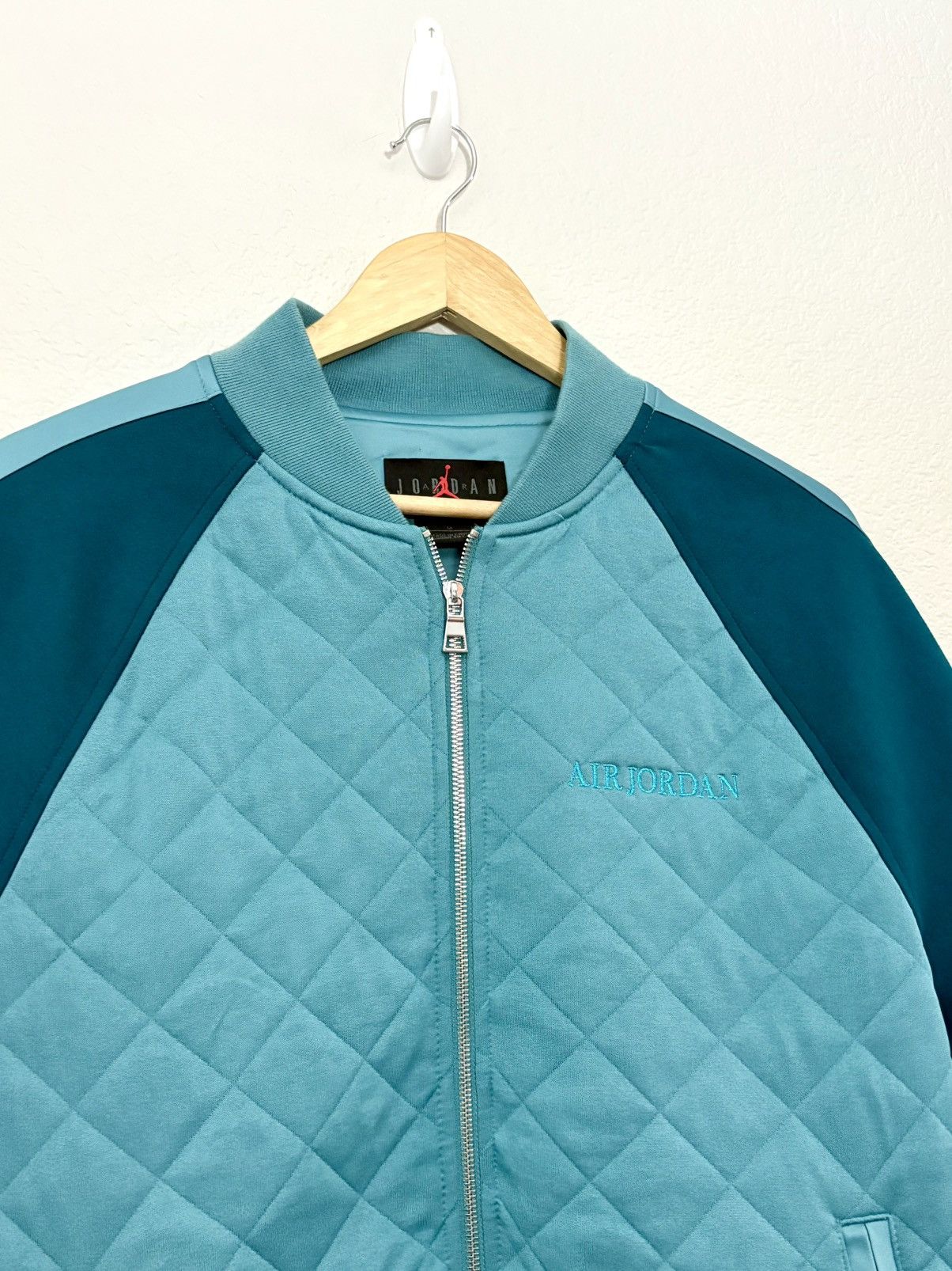 Jordan Brand 00’s Jordan Brand Embroidered Quilted Satin Bomber Soft Nike Size US M / EU 48-50 / 2 - 4 Thumbnail
