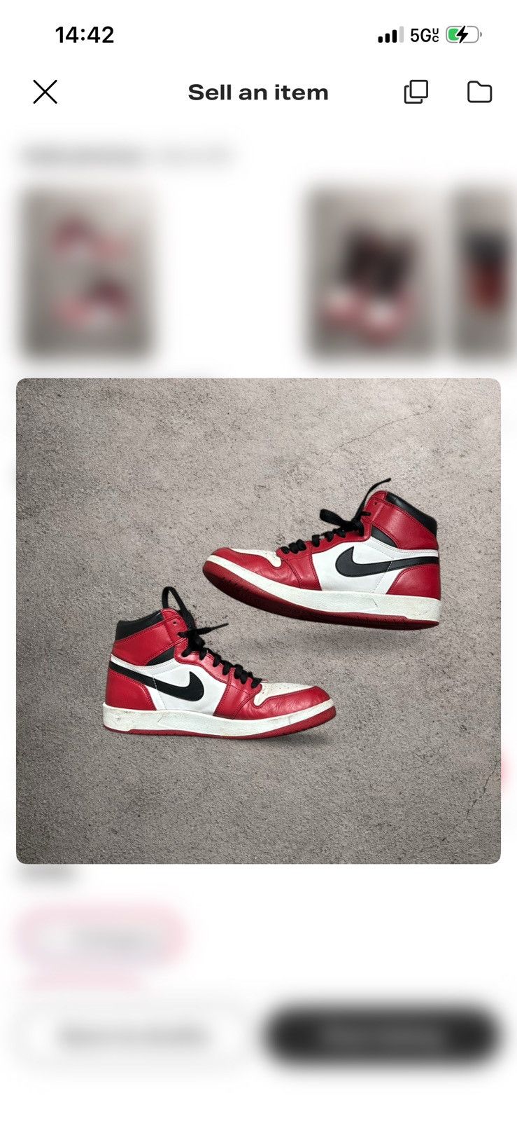 Jordan Brand Air Jordan 1 Mid - CHICAGO COLORWAY Size US 9.5 / EU 42-43 - 2 Thumbnail