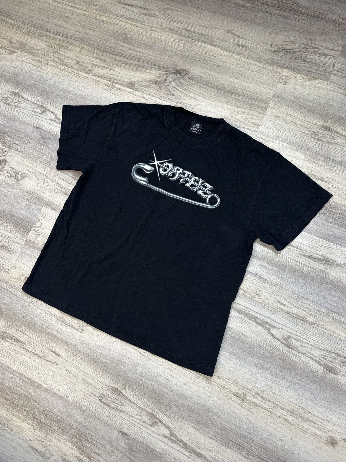 Corteiz Corteiz Safety Pin Tee — Chrome Logo Graphic T-Shirt Size US M / EU 48-50 / 2 - 1 Thumbnail