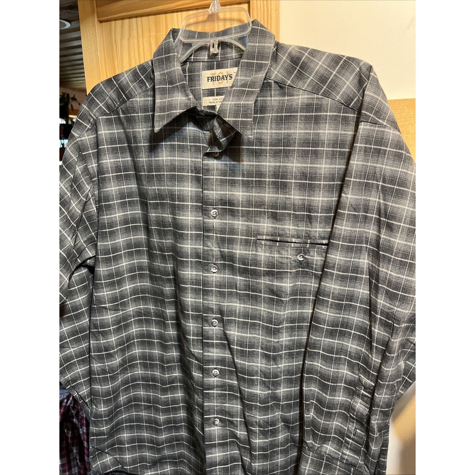 Other TGI Fridays Button Up Shirt Men’s 16 32/33 Gray Plaid Cotton Size US L / EU 52-54 / 3 - 7 Thumbnail
