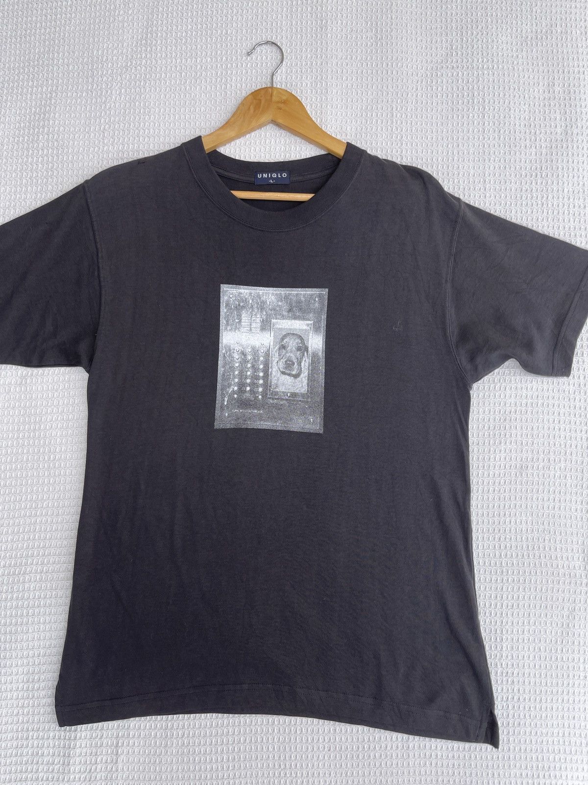 Uniqlo Rare🔥Vintage Uniqlo Dog Box Logo Tee Size US L / EU 52-54 / 3 - 9 Thumbnail