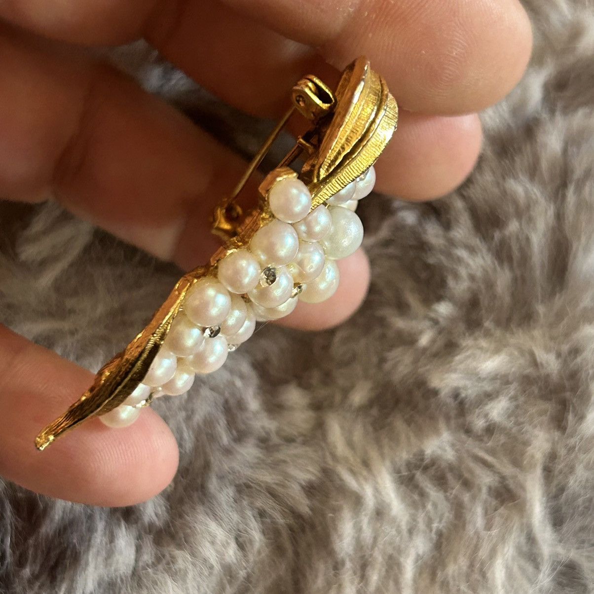 Vintage Vintage faux pearl clear rhinestone accent brooch Size ONE SIZE - 3 Thumbnail